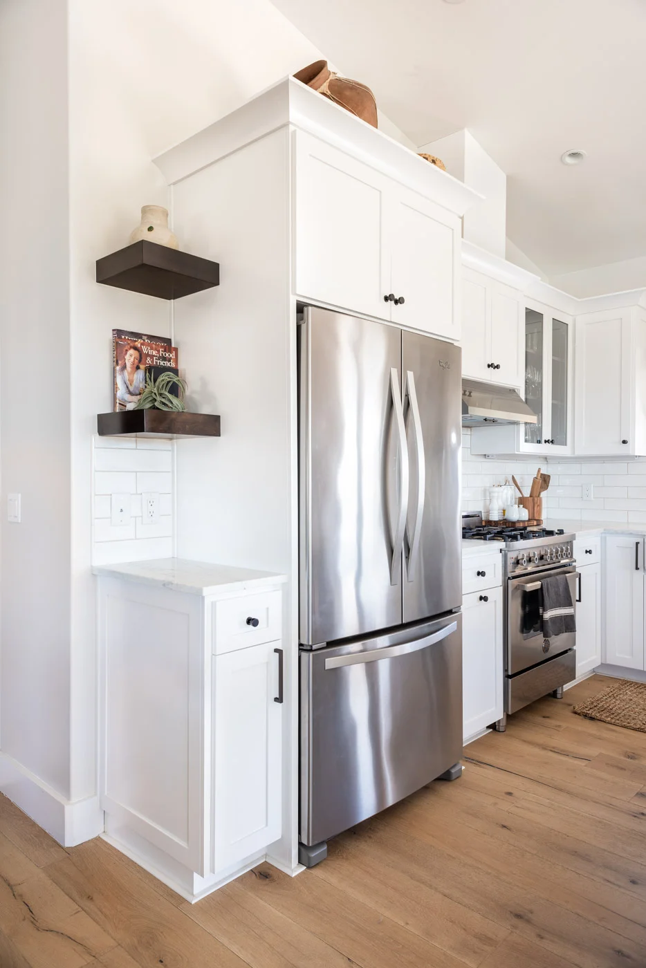 Vineyard Guest House kitchen with custom white painted shaker cabinets and open shelving