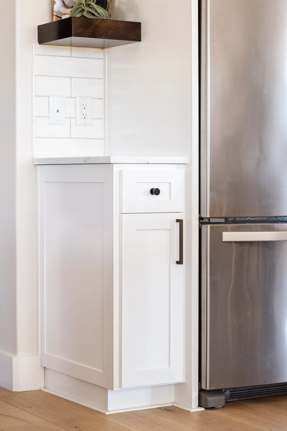 Vineyard Guest House kitchen with custom white painted shaker cabinets and open shelving