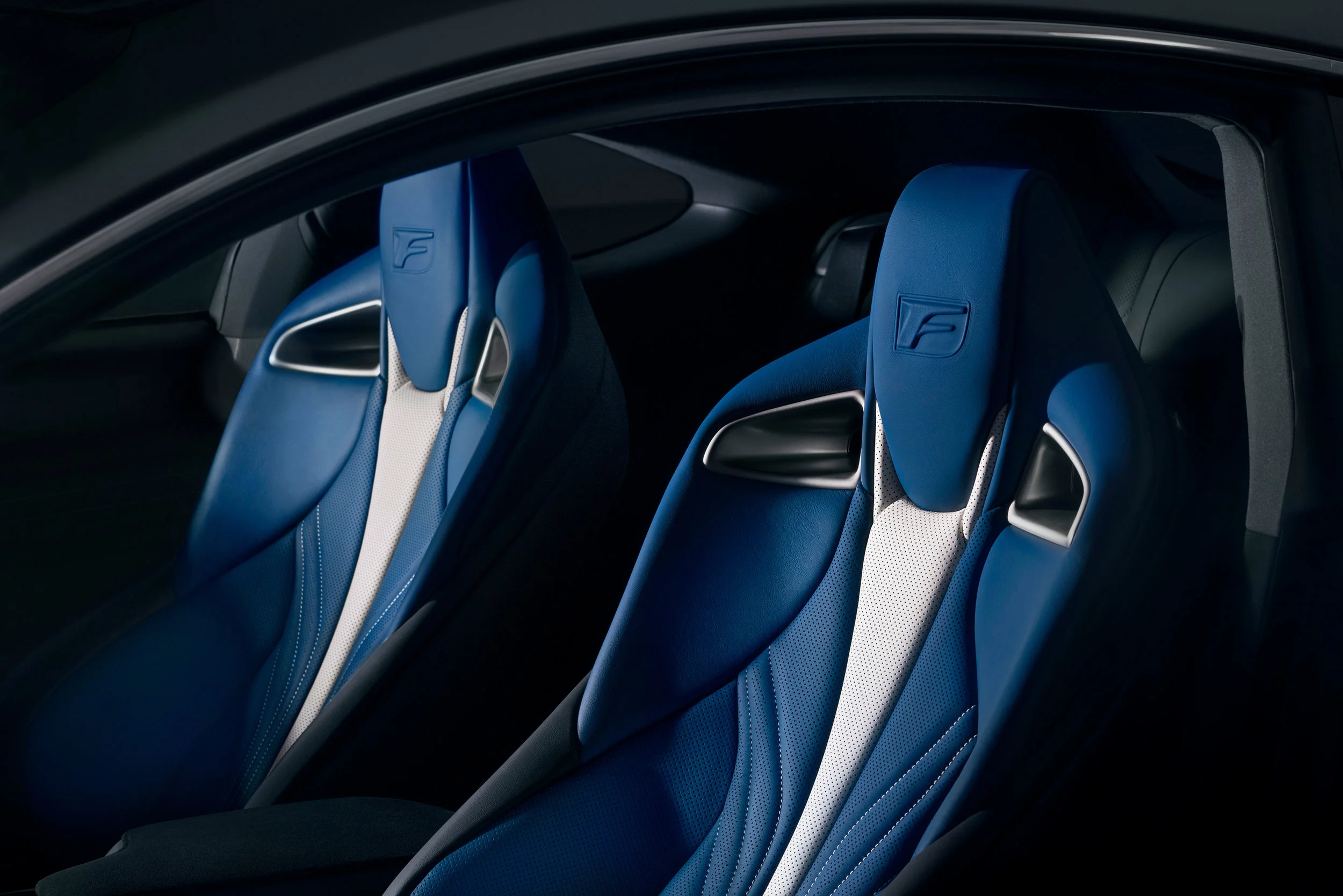 Lexus_RCF_06_982F705002E780F5CD0D8C4E756D2D78AEFB0F1F.jpg