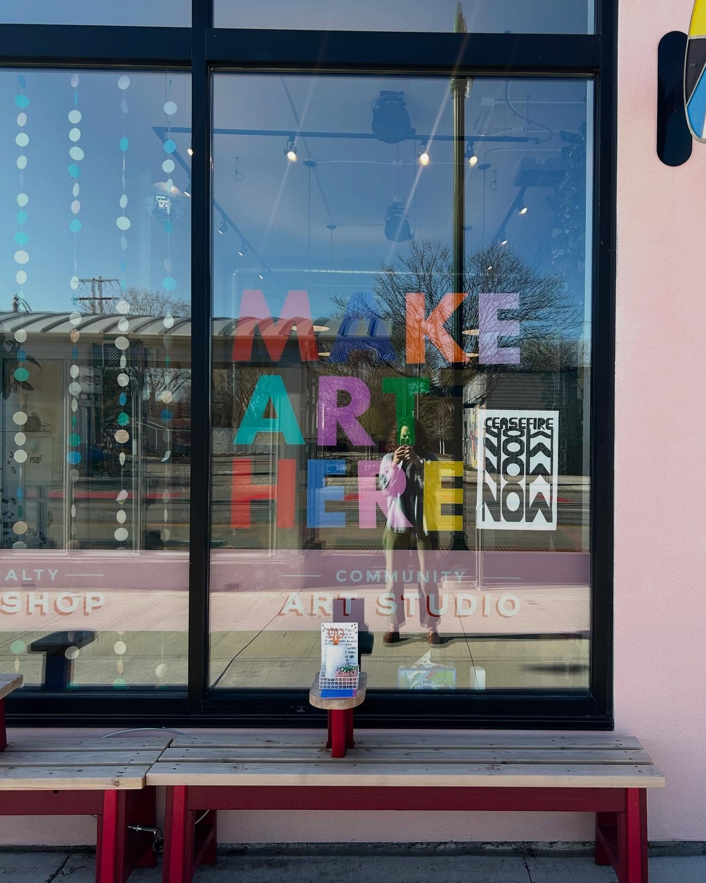 Join us at the studio until 1 pm! 

We are participating in Mend in Public day! A global initiative by @fash_rev , this event aims to publicly promote the repair of clothing, sustainable fashion and reducing textile waste. Here to support your repair