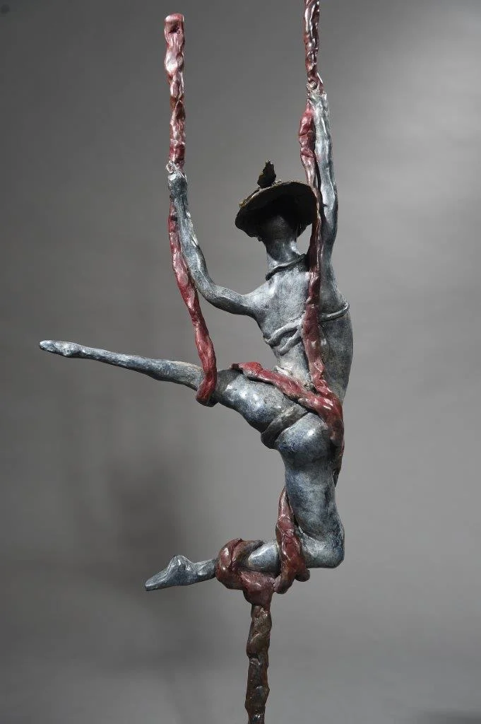Cirque-Aerial-Performer-Back.jpg