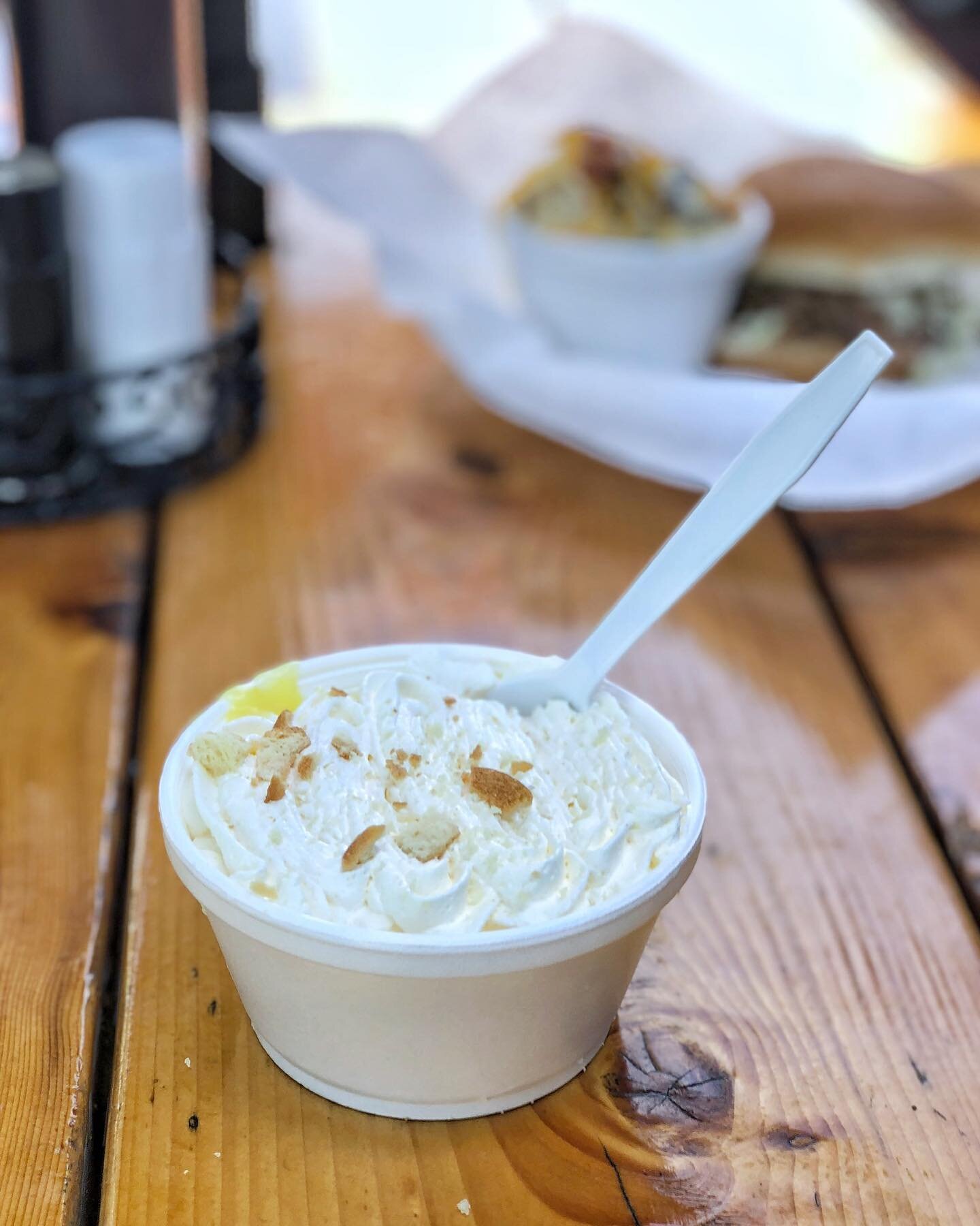 🍌Banana Pudding🍌
The bananas make it healthy🤔
#tuesdaytreats
#jjsbarbecueofcolumbia 
#columbiatneats