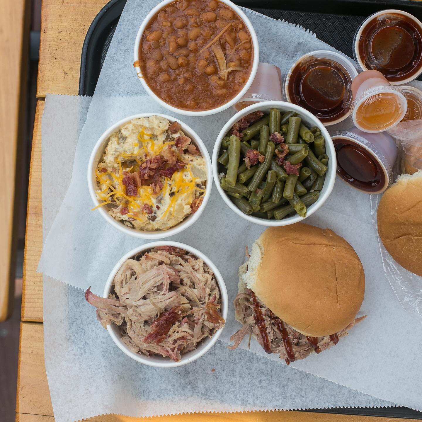 WEEKEND meal options are endless at JJ&rsquo;s☀️
#jjsbarbecueofcolumbia 
#fourpigpack
#feedthefamily🍽