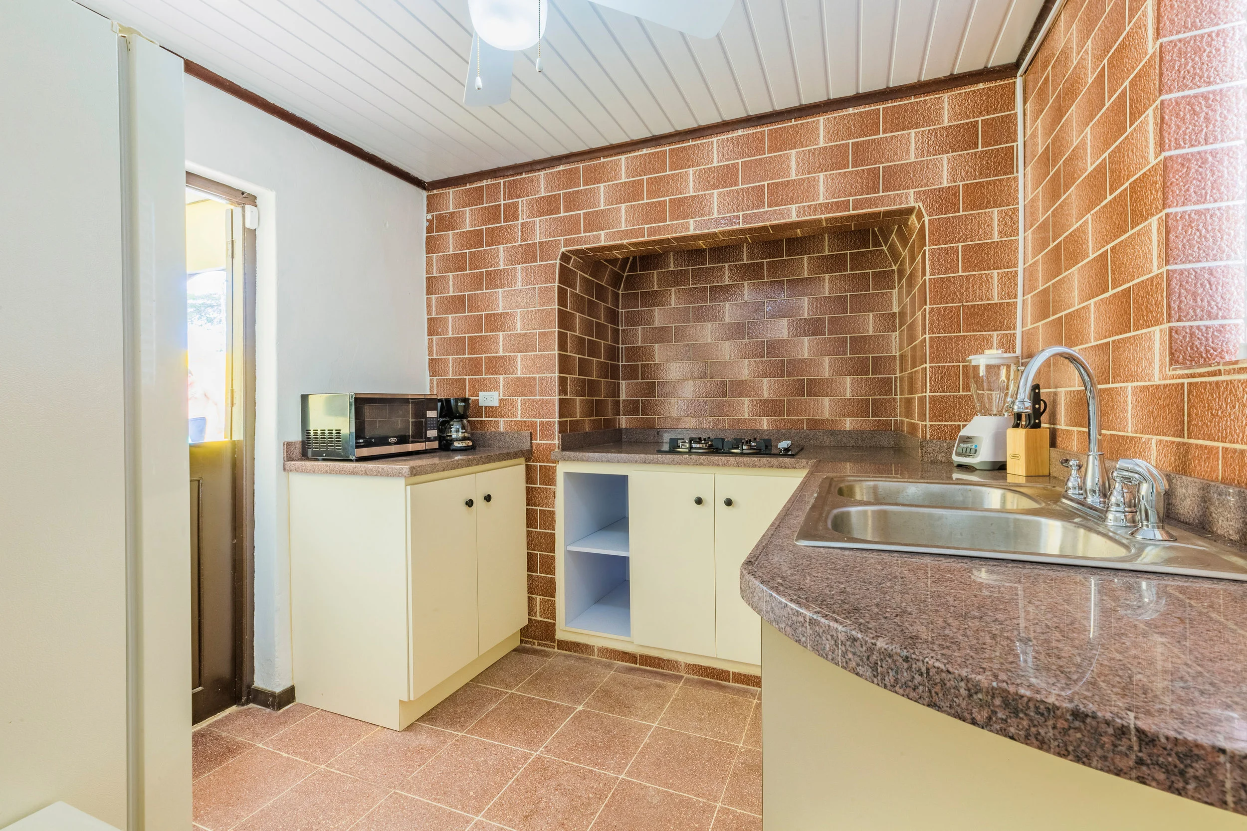 Fully equipped kitchen with granite counter-tops 