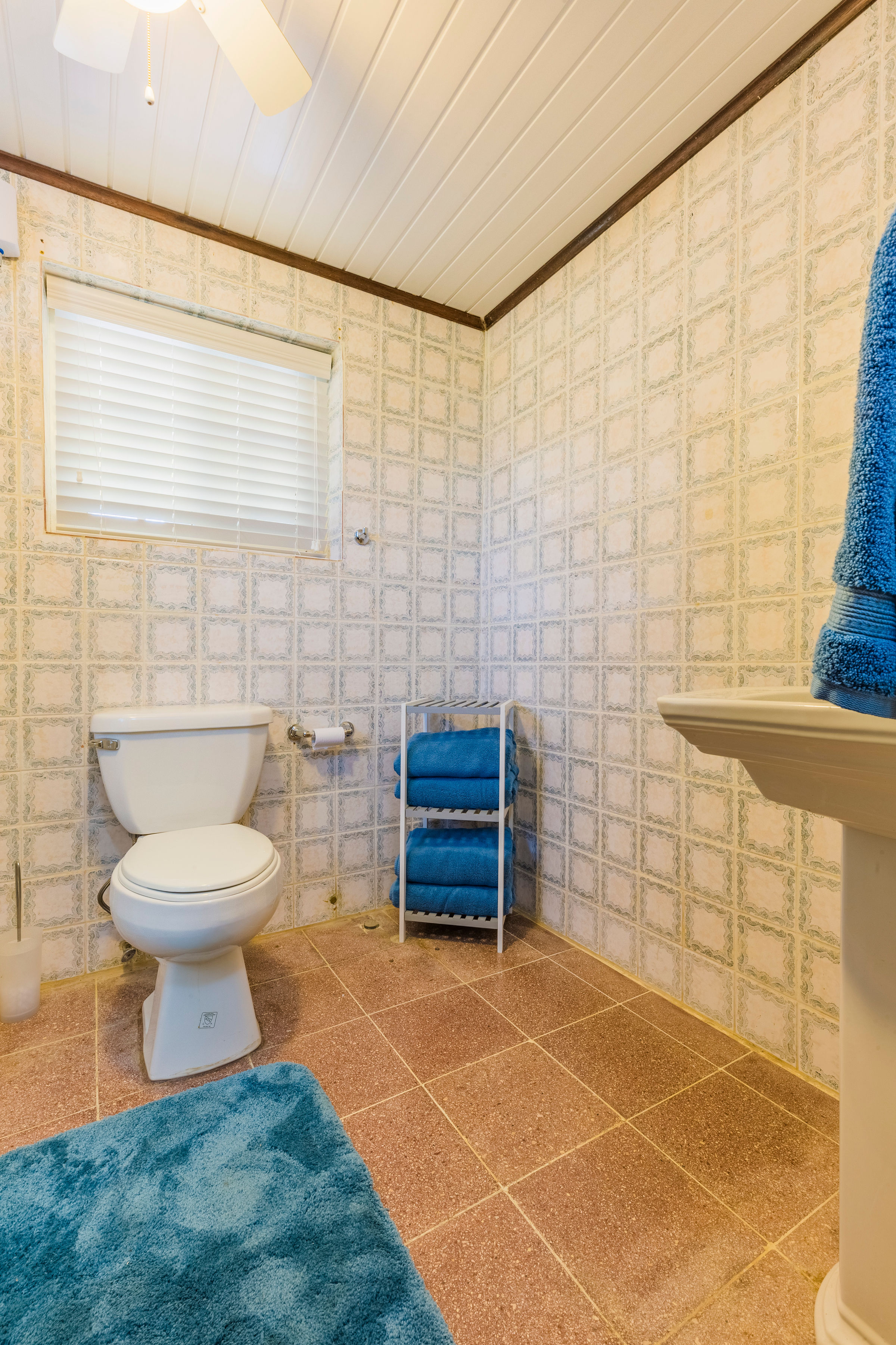 Spacious bathroom 