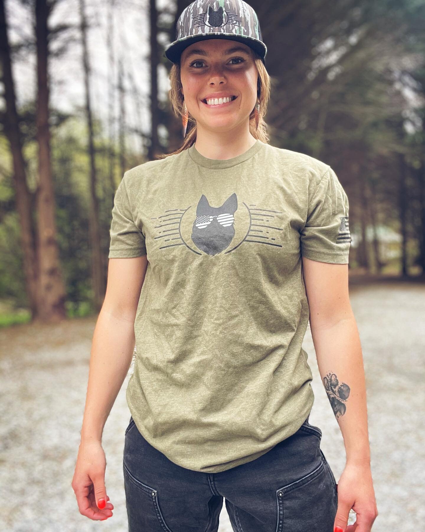 Oh ANDDDDD&hellip; I call these the &ldquo;Merica shirts&rdquo; 😎 They come in Black and Military Green. They are Next Level Brand Unisex. The green shirt is a small and the black shirt is a medium.