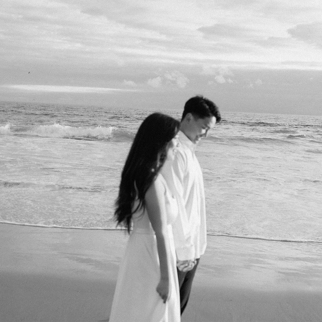 L&amp;J, with the prettiest beach hues 🩵

makeup by @makeupbymjlee 
.
.
.
#vophotoco
#losangelesweddingphotographer 
#socal 
#californiawedding
#lawedding #newportbeachengagement 
#losangeles #losangelesengagement
#losangelesweddingphotographer
#ora