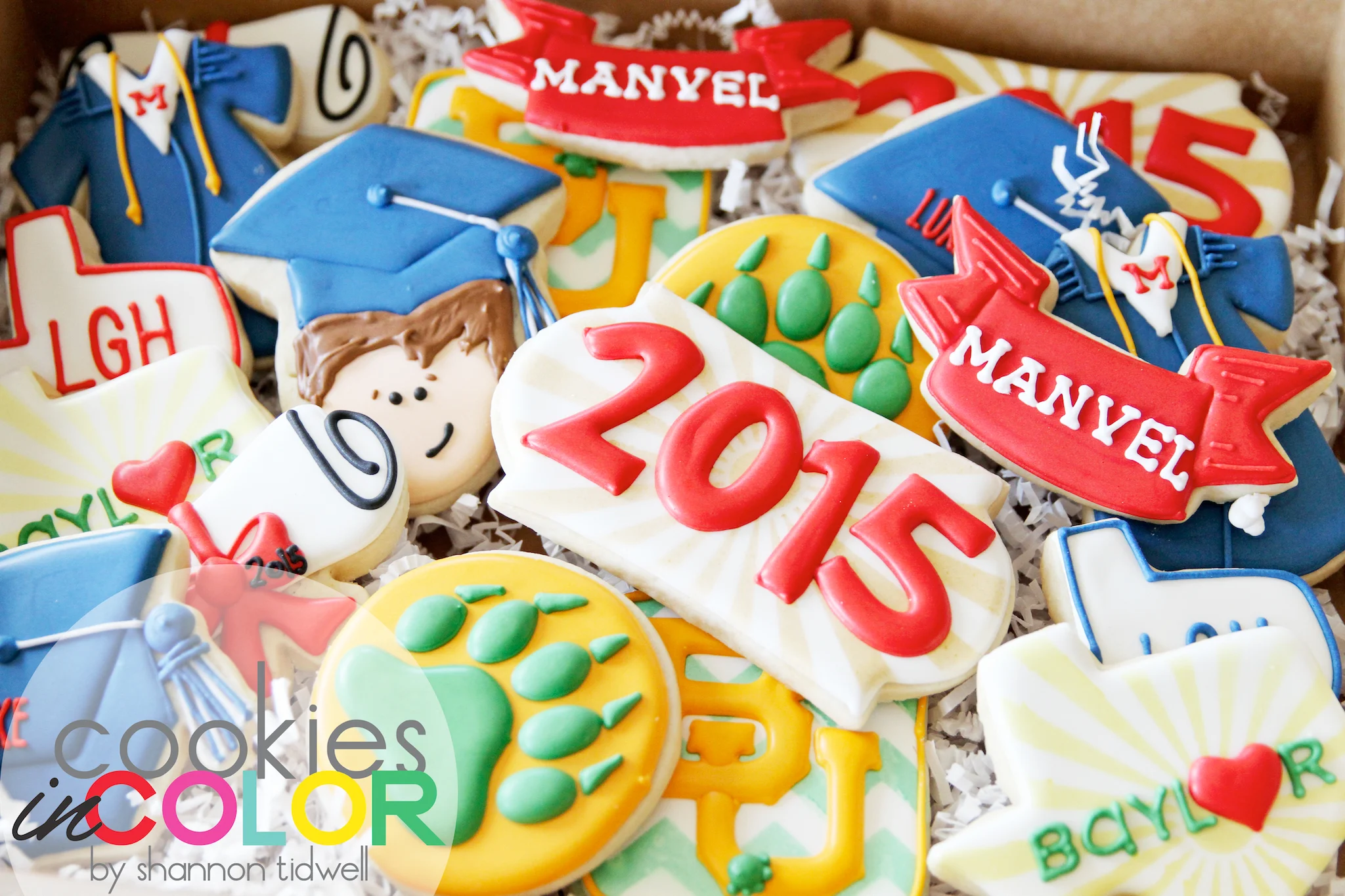 shannontidwell-cookiesincolor-graduation 5.jpg