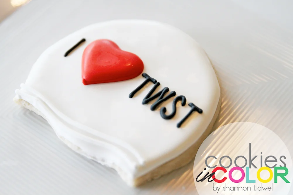 shannontidwell-cookiesincolor-heartcap.jpg
