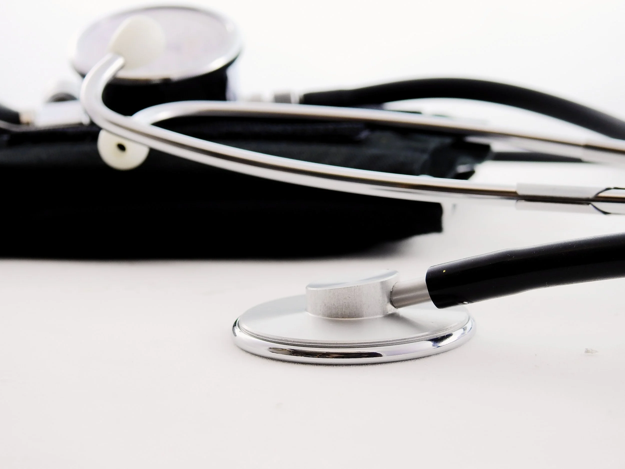 black-and-white-blood-pressure-blood-pressure-monitor-208556.jpg