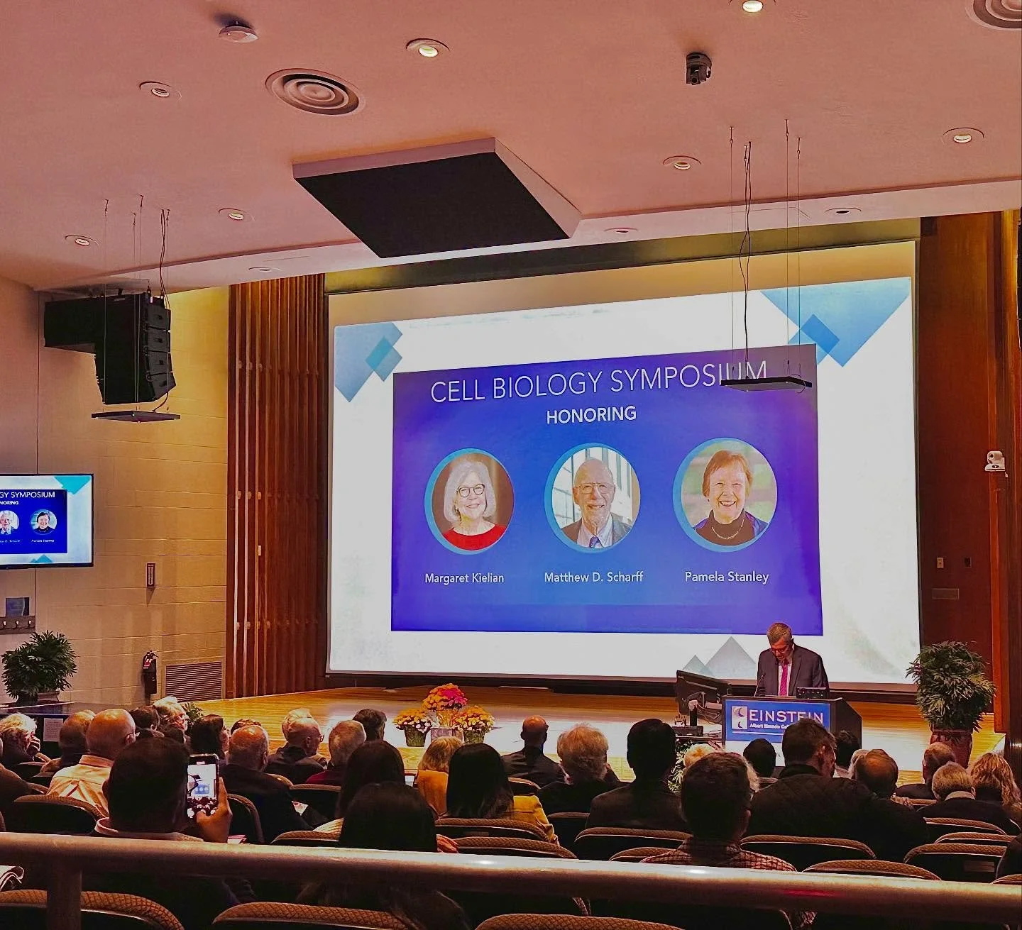 Einstein honoring three giants in science! So great to have worked with all of you! 🙏🙏🙏