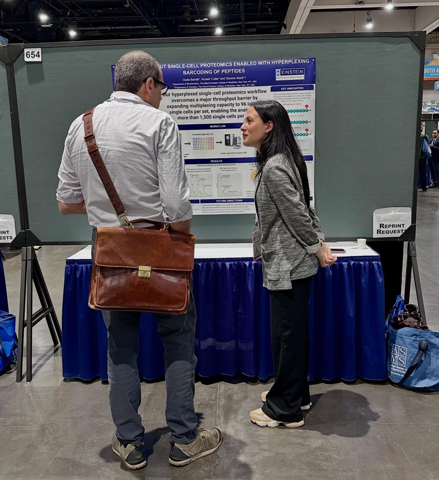 ASMS 2026!!! Pictures coming 📸📸📸📸📸 Giulia explains her poster to a very tall guy 😊😊😊