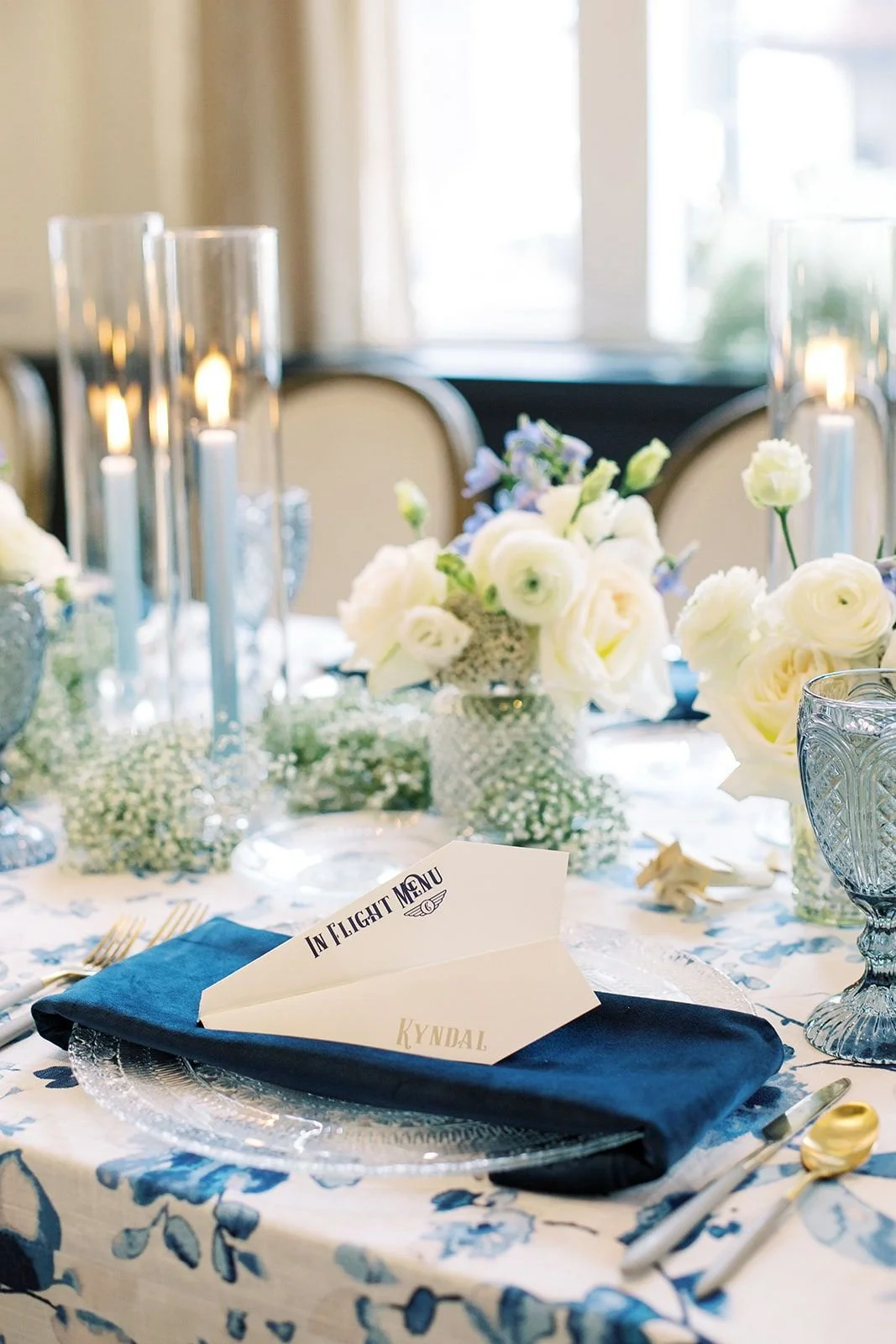🛩✨ A menu that&rsquo;s ready for takeoff&mdash;celebrating baby with paper airplanes and plenty of love.⁣
⁣
Stationery &amp; Paper Goods | @hazeleyedesigns⁣
Planning &amp; Design | @graceansgatherevents⁣
Photography | @tarabieleckiphotography⁣
Flora