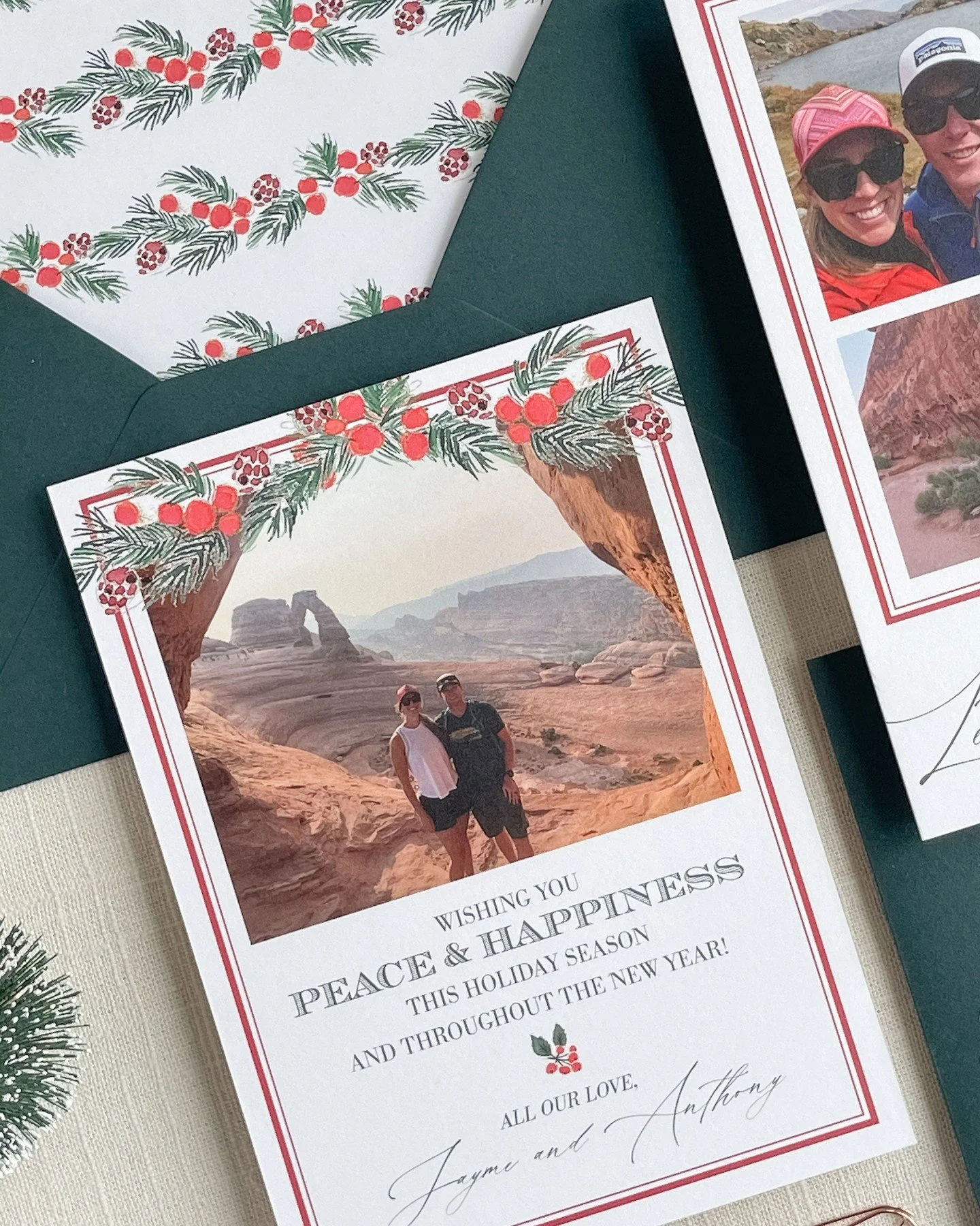 The best part of the holidays? Looking back on all the adventures that made the year unforgettable. 🌲
Stationery | @hazeleyedesigns