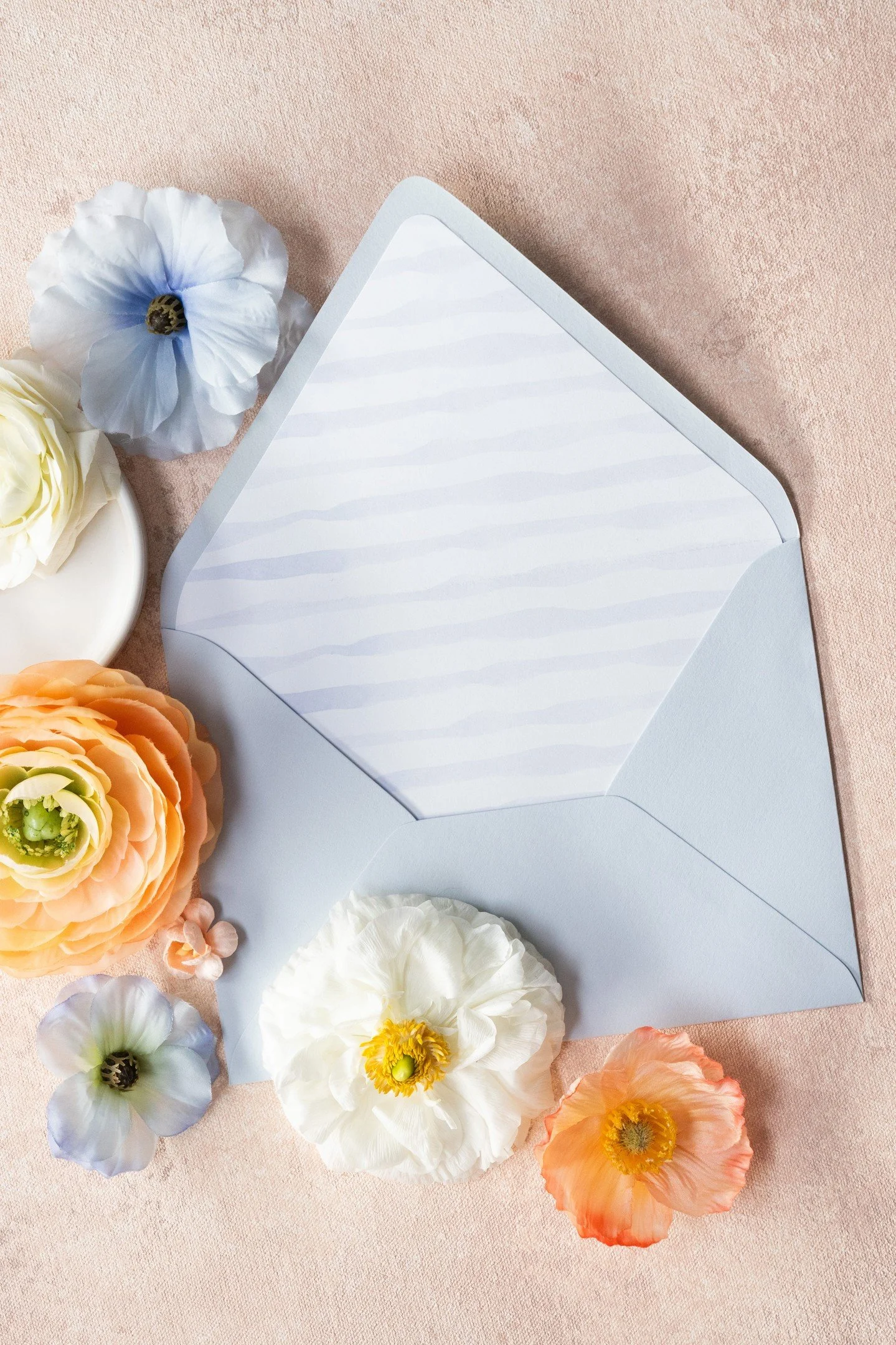 Blue on blue on blue 💙⁣
Soft watercolor lines, a hint of movement, and just enough detail to make the envelope feel like part of the story &mdash; not just the packaging.⁣
⁣
Because the first impression of an invitation should feel as thoughtful as 