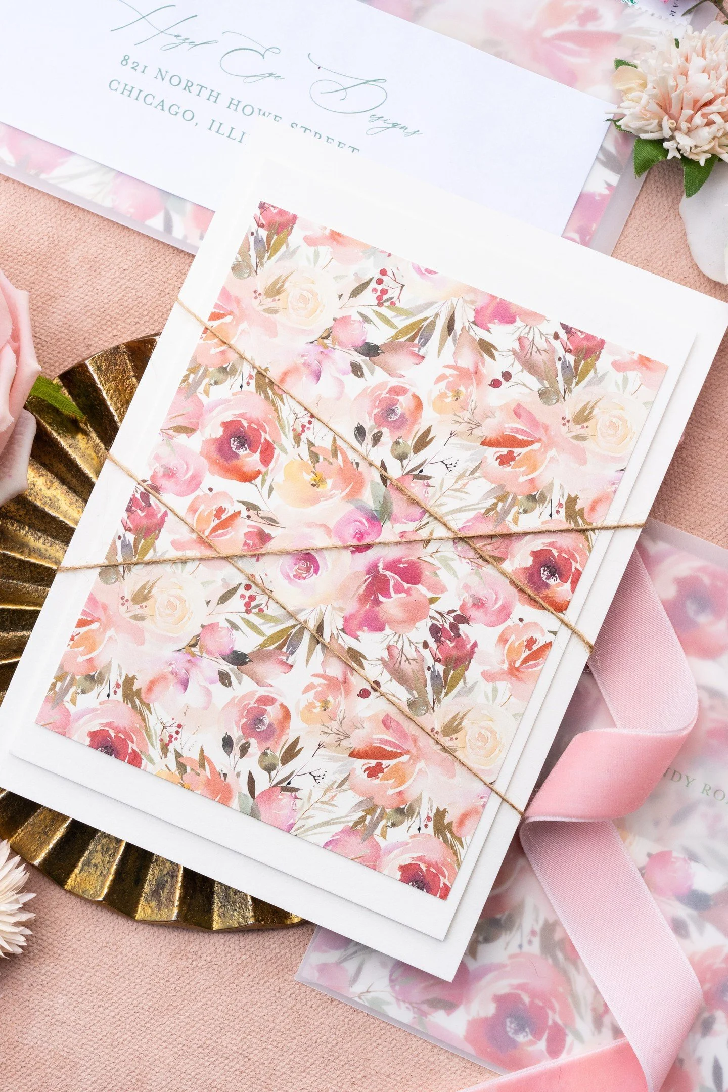 Happy First Day of Spring 🌸🌺💐🌼🌻🌷🌹🏵⁣
⁣
Stationery: @hazeleyedesigns ⁣
Photo + Styling: @peterson.design.photo