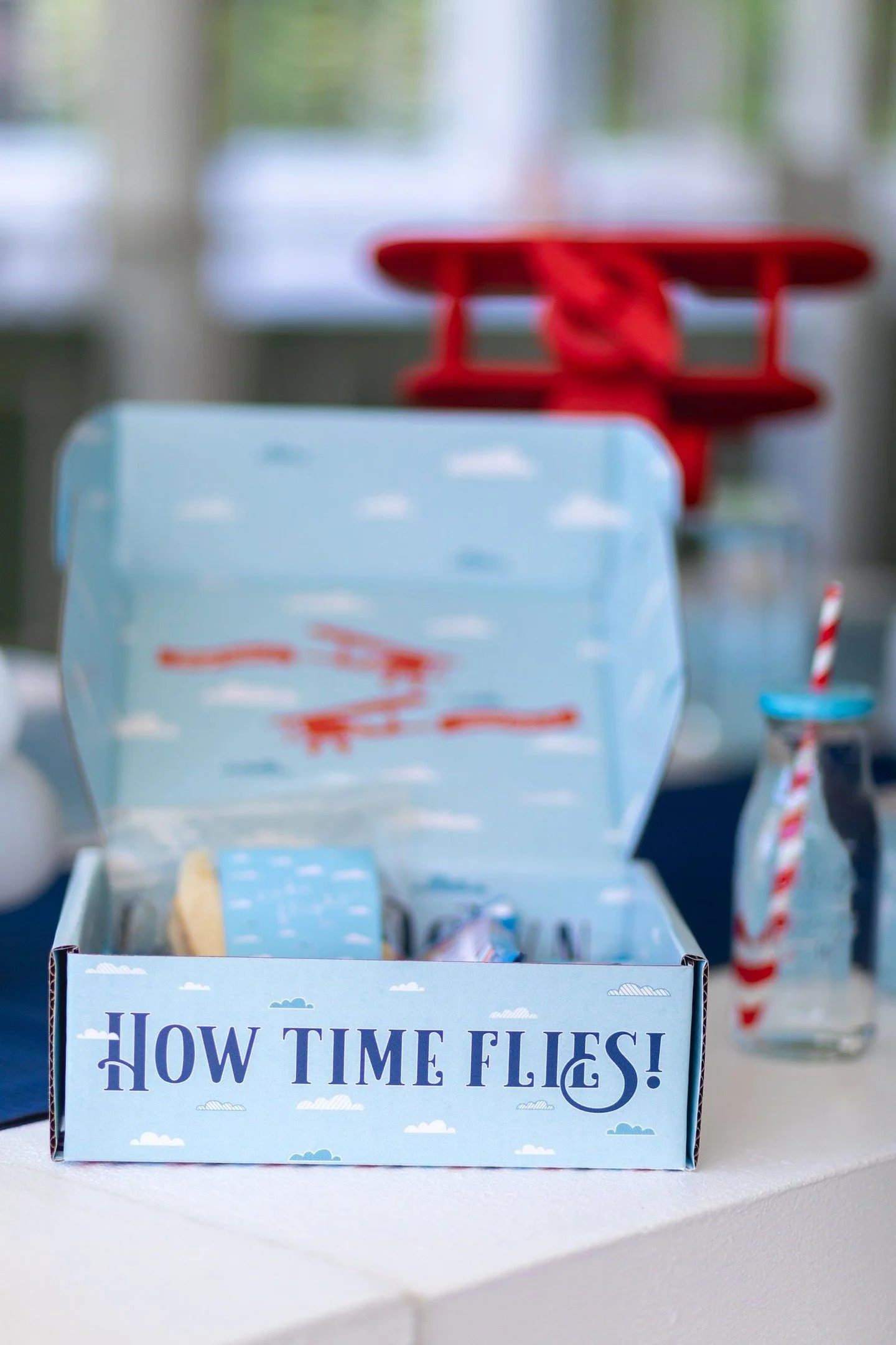 Custom lunch boxes made for an airplane-themed birthday&mdash;complete with personalized bags and stickers for sandwiches, snacks, and drinks so everything felt like it was ready for takeoff!⁣
⁣
Stationery: @hazeleyedesigns
