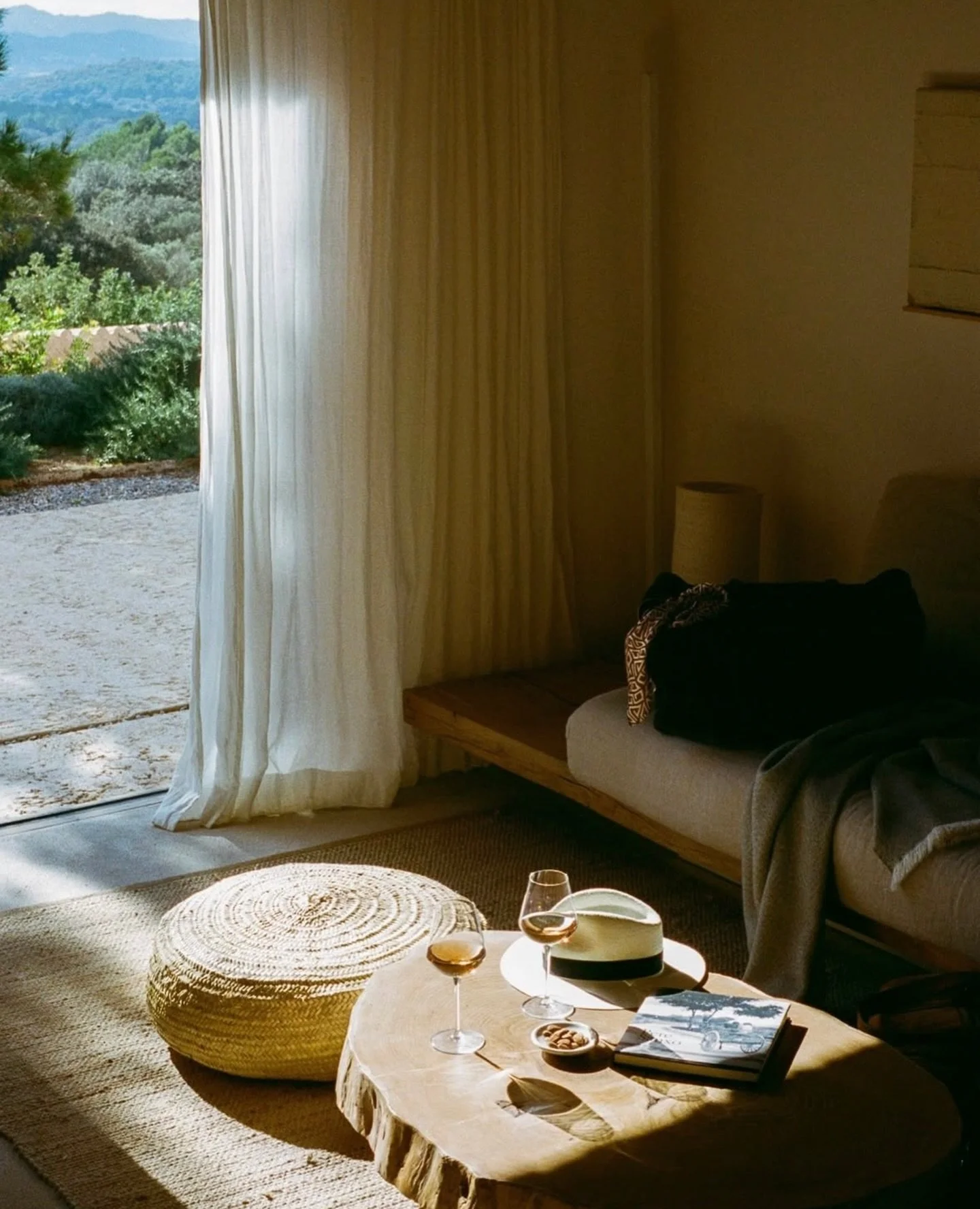 Slow Balearic mornings and sun-drenched afternoons☀️

Grab the last single room for our Mallorca retreat now through the link in our bio to start your summer off right💫

#mallorca #yogaretreat