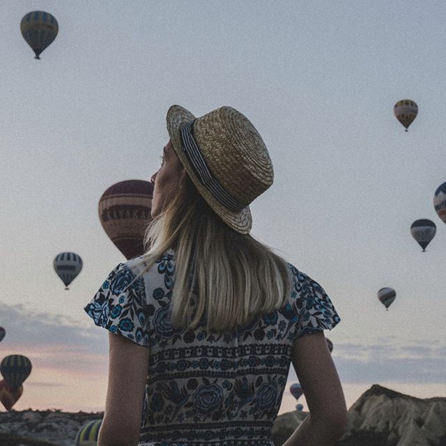 #1 on our travel bucket list? It has to be Cappadocia's hot air balloon festival🎈⠀⠀⠀⠀⠀⠀⠀⠀⠀
⠀⠀⠀⠀⠀⠀⠀⠀⠀
#cappadocia #turkey #visitturkey #travelturkey #travelgram #wanderlust #travelphotography #travel #femaletravel #travelblogger #traveldeeper  #femal