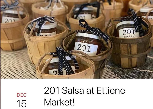 Stop by our pop up shop outside of Ettiene Market today! We&rsquo;ll be sampling and selling our award-winning salsa. Our salsa and gift baskets make awesome holiday gifts!  We&rsquo;ll be there from 2-4. 🎅🏻🤶🏻🎄