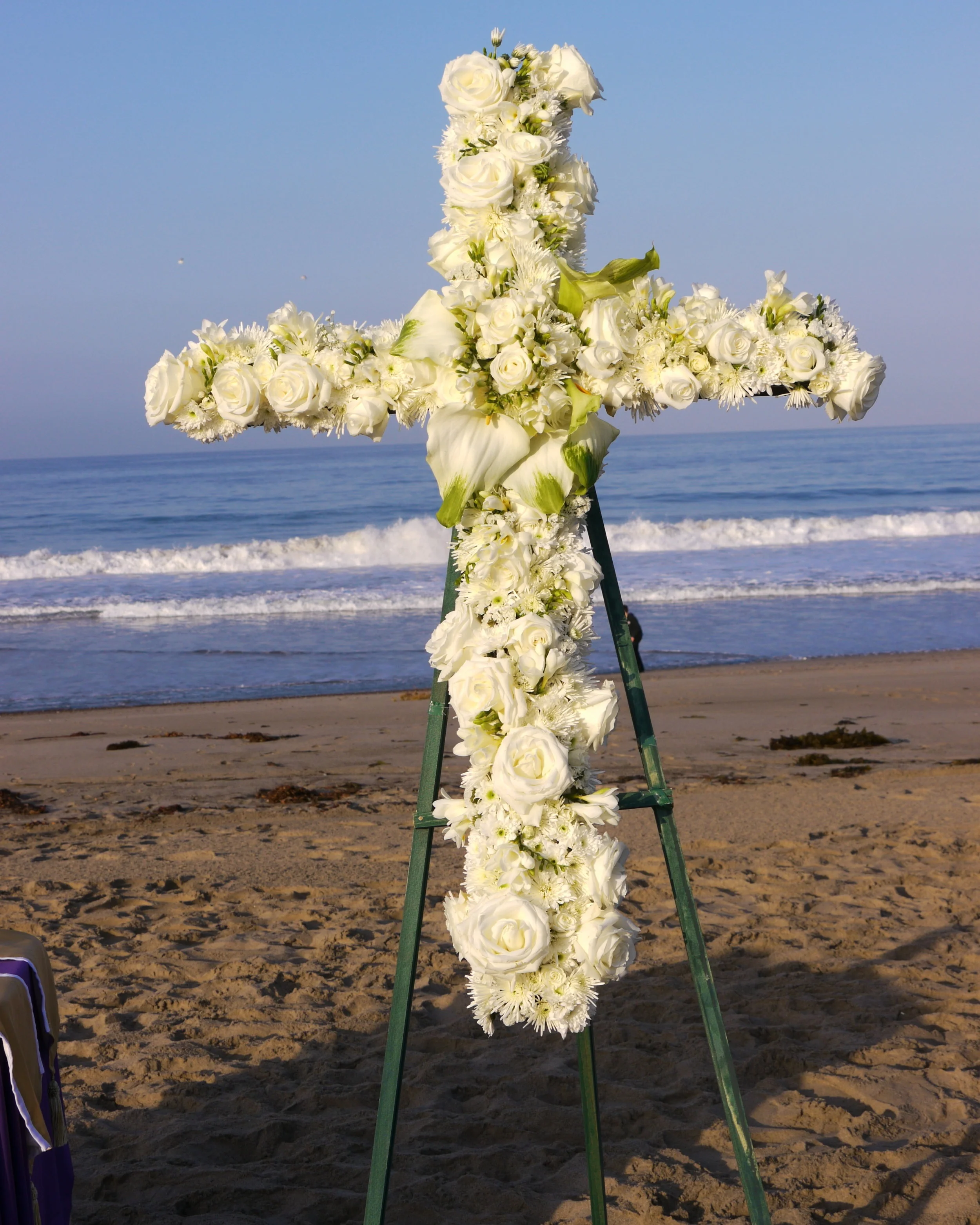 Easter+cross+at+beach.jpg