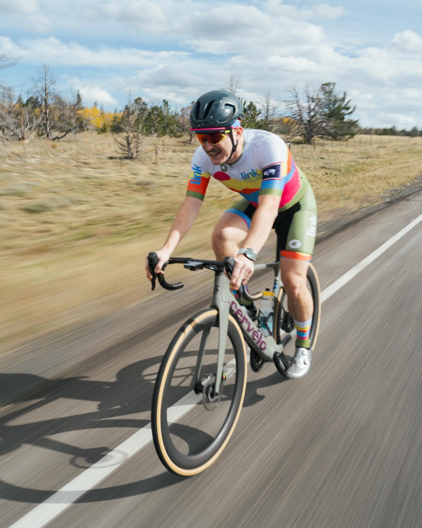 I&rsquo;m know nothing about road cycling or road cycling culture. Hopefully I did @andrefecto justice on this shoot for @linkinnovations.

Maybe I&rsquo;ll get into the fast lane soon!