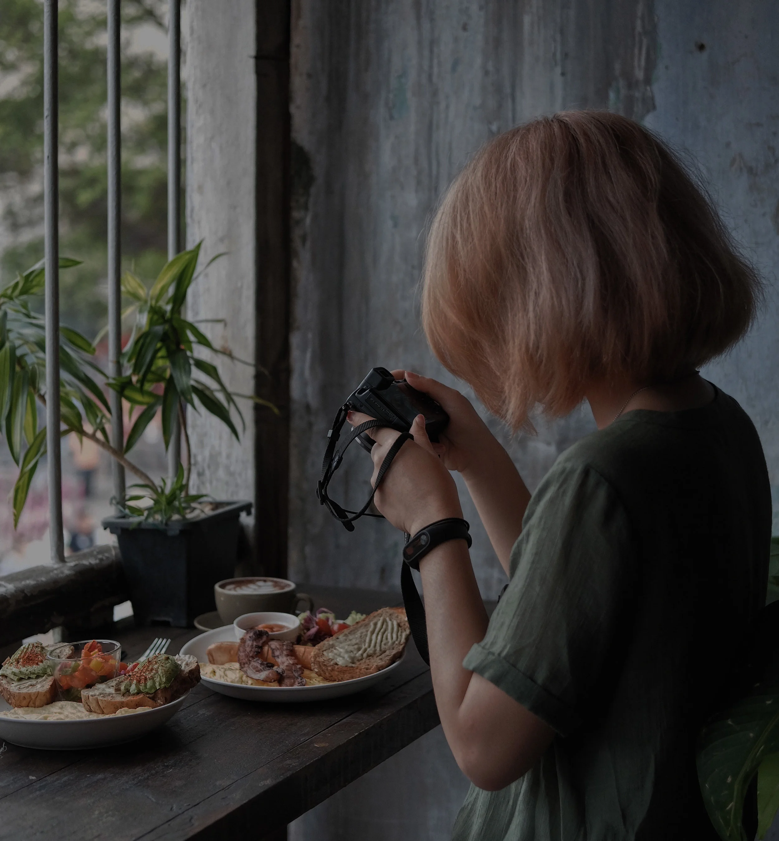 izzie-r-478065-unsplash-dark.jpg