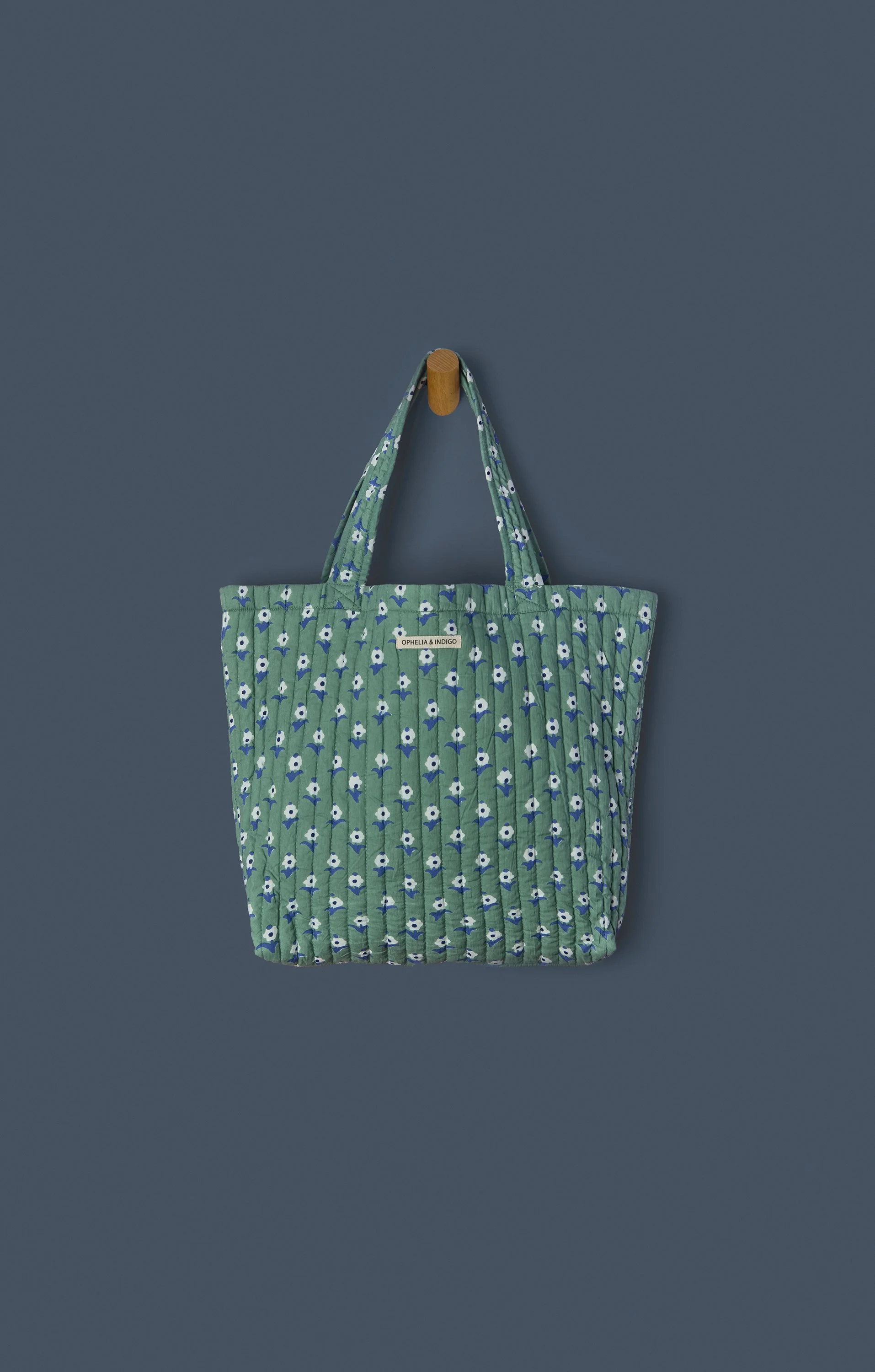 Fall25_accesories_ditsy_floral_tote copy.jpg
