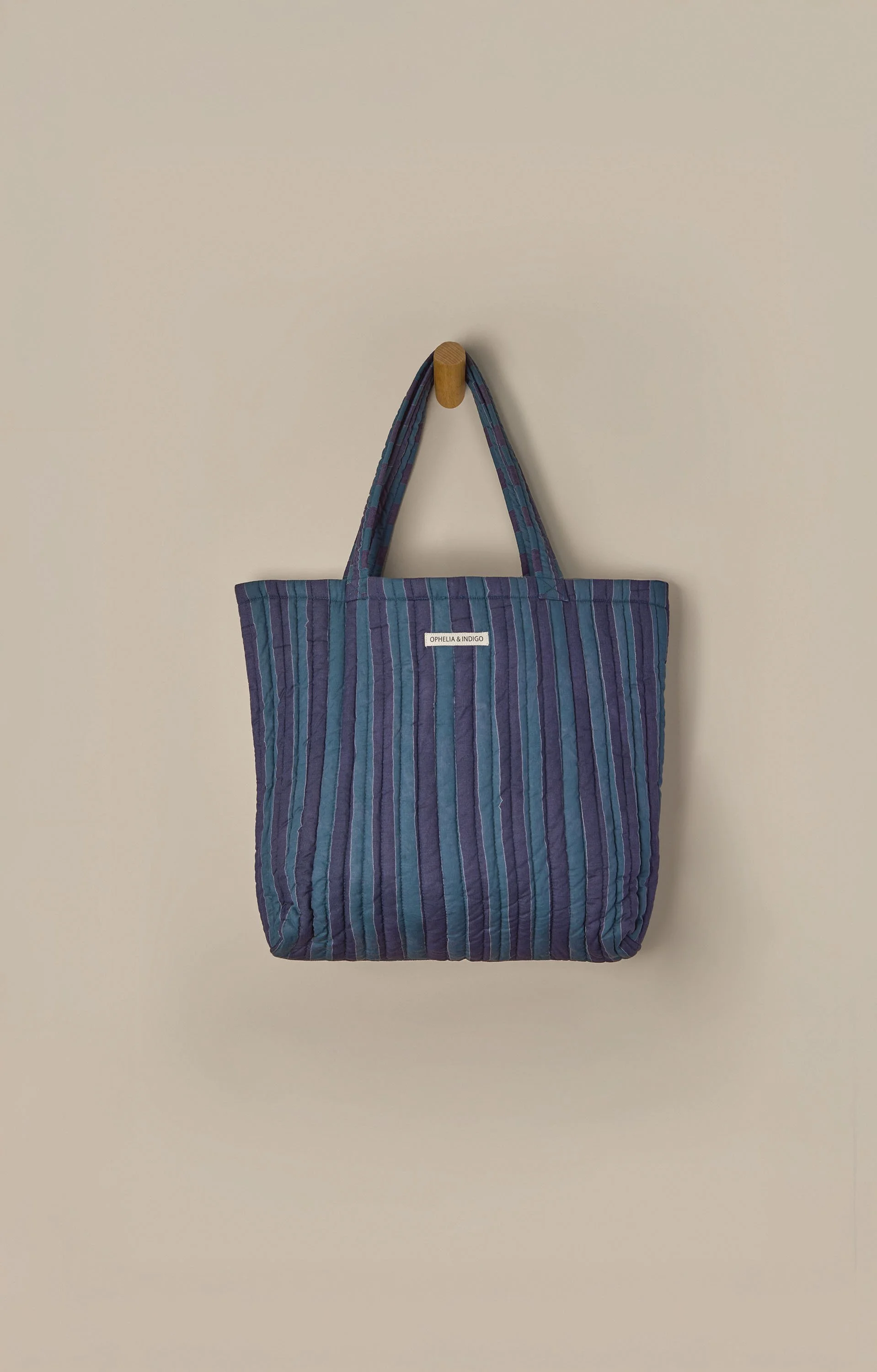 Fall25_accesories_navy_stripe_tote copy.jpg