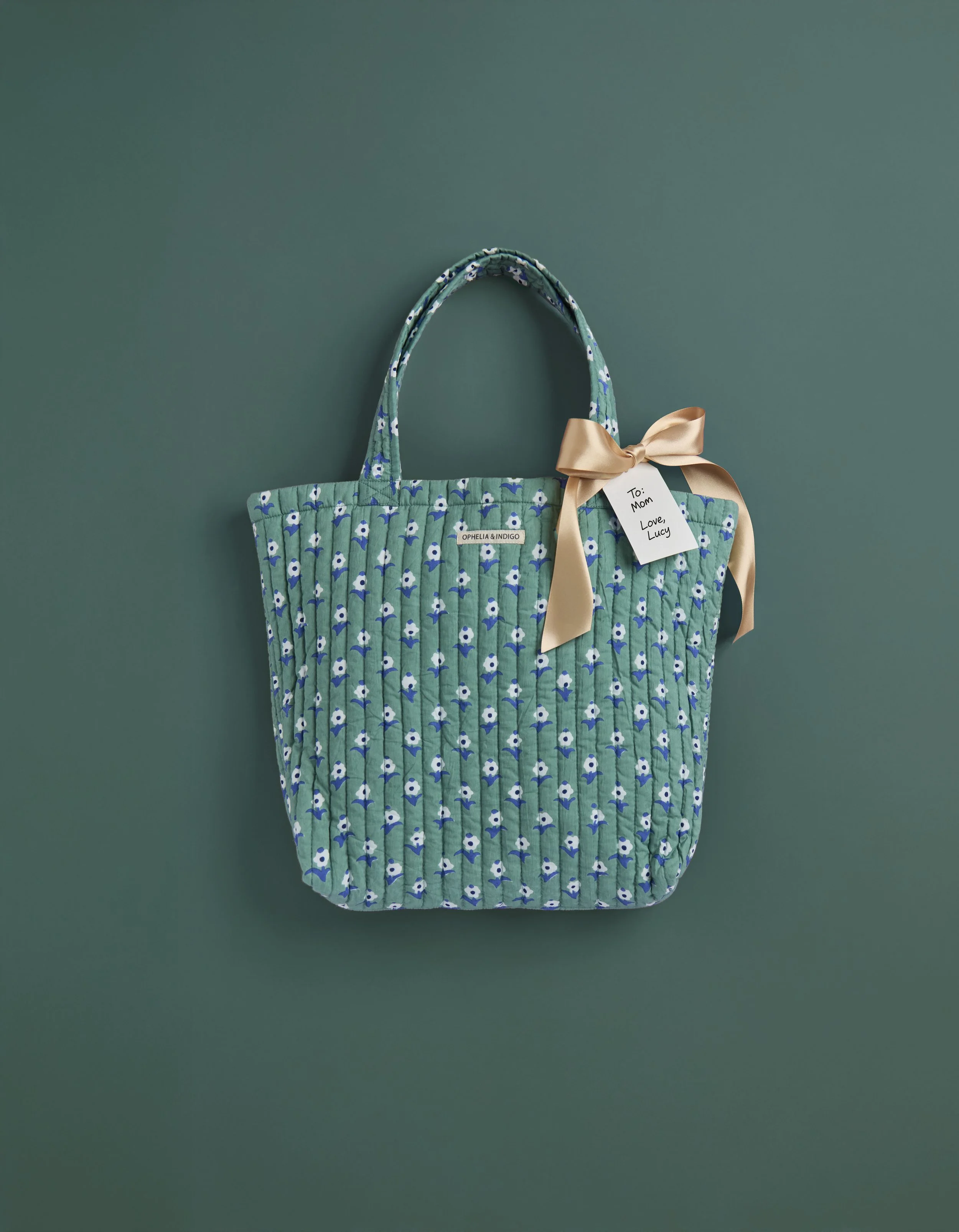 Fall25_accesories_ditsy_floral_tote_gifting.jpg
