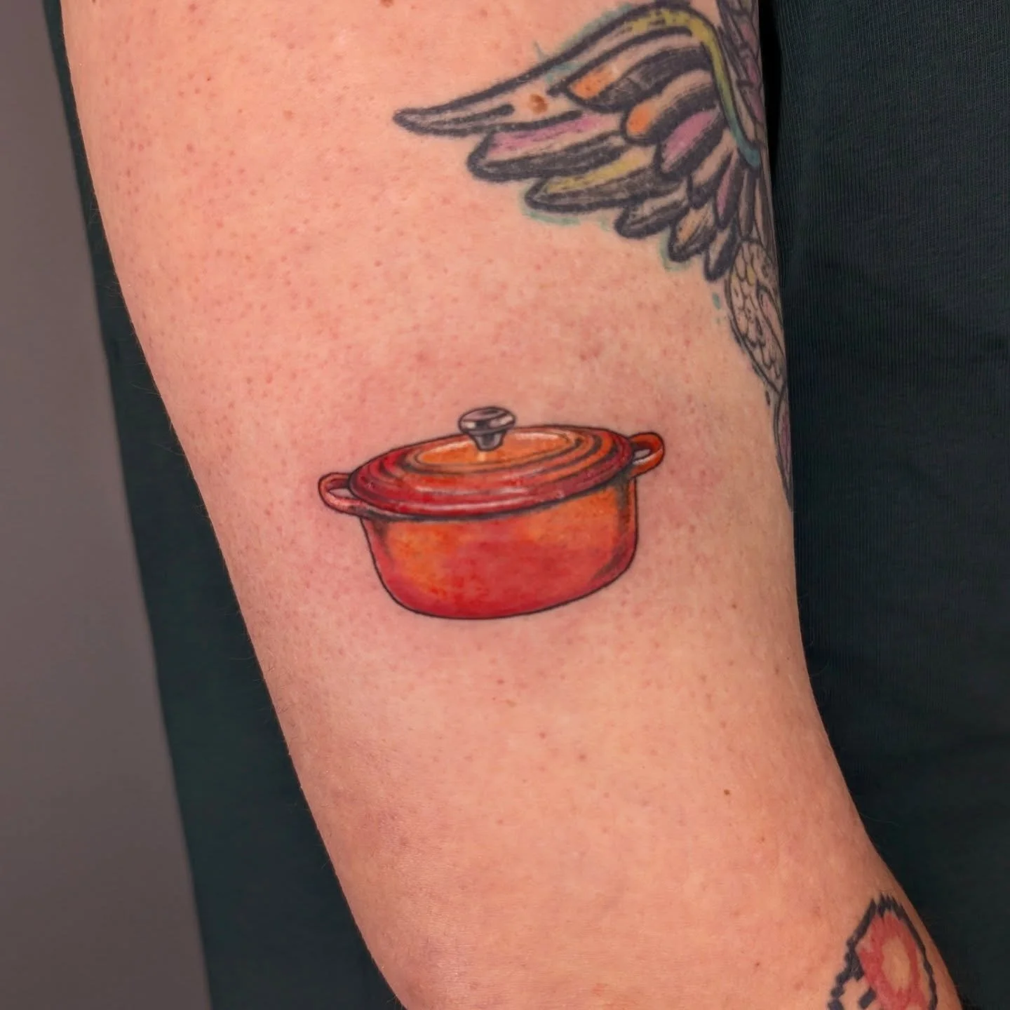 Dutch Oven tattoo. I love doing small silly tattoos like this. Thank you @szilagyicsongor for the trust and the unique tattoo ideas. 
.
.
#tattoo #smalltattoos #funnytattoos #ancaporaink #targumures
