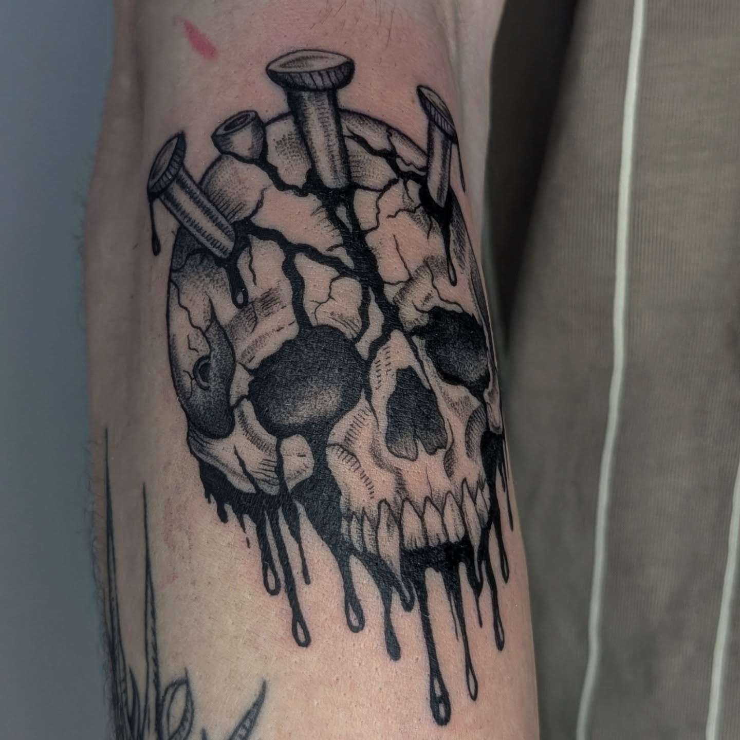 Dark Skull for @andrei.cristurean. Thank you for the trust and the cool tattoo idea. I love working on darker pieces like this so if you're into this style feel free to send me your ideas 
.
#tattoo #skulltattoo #blackworktattoo #ancaporaink #targumu