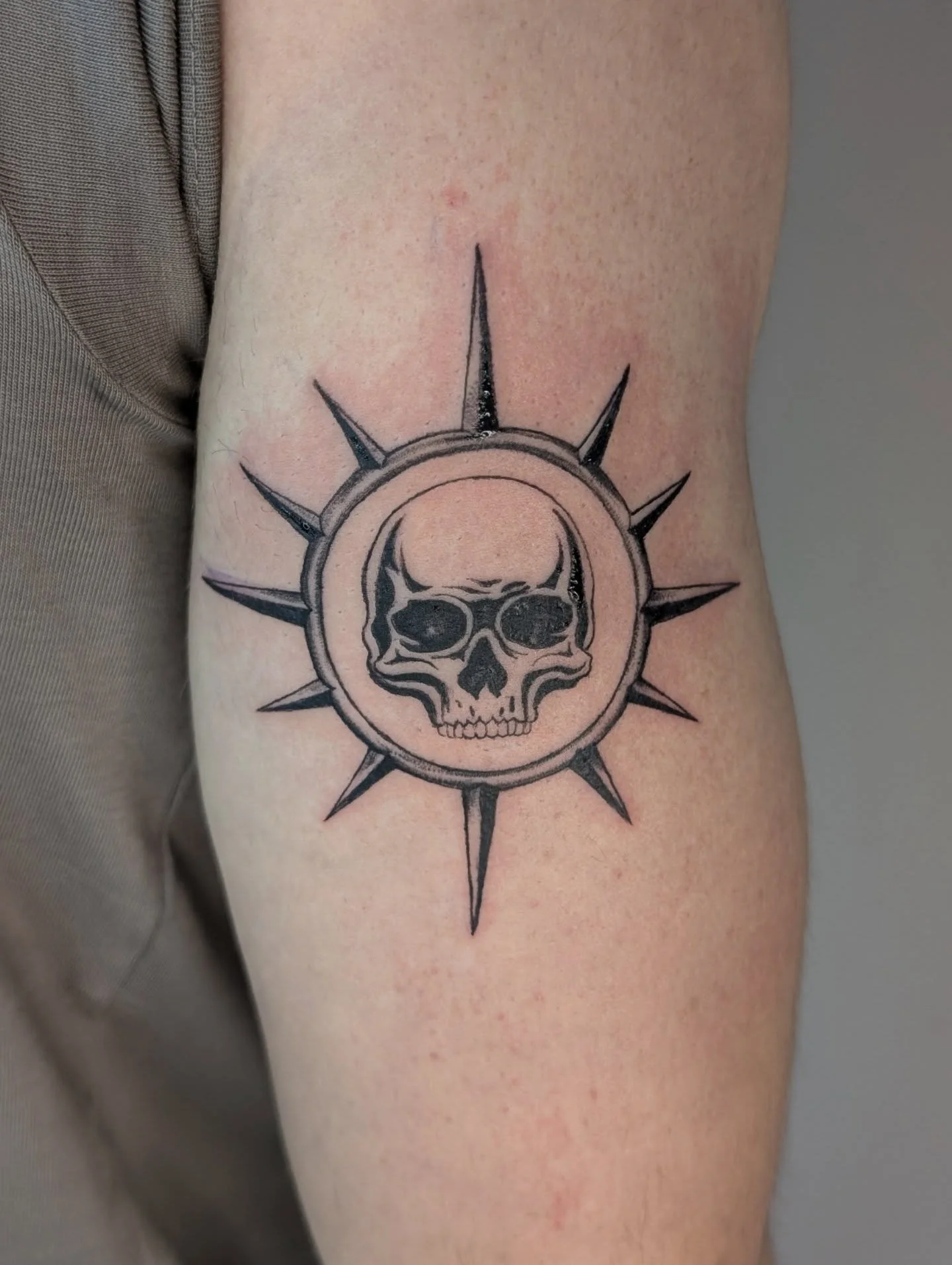 A new day, a new skull tattoo. This was done a while back for @dete_vlad . Thank you for trusting me with your first tattoo. More skull requests please 💀 
.
.
#tattoo #skulltattoo #blackworktattoo #ancaporaink #targumures