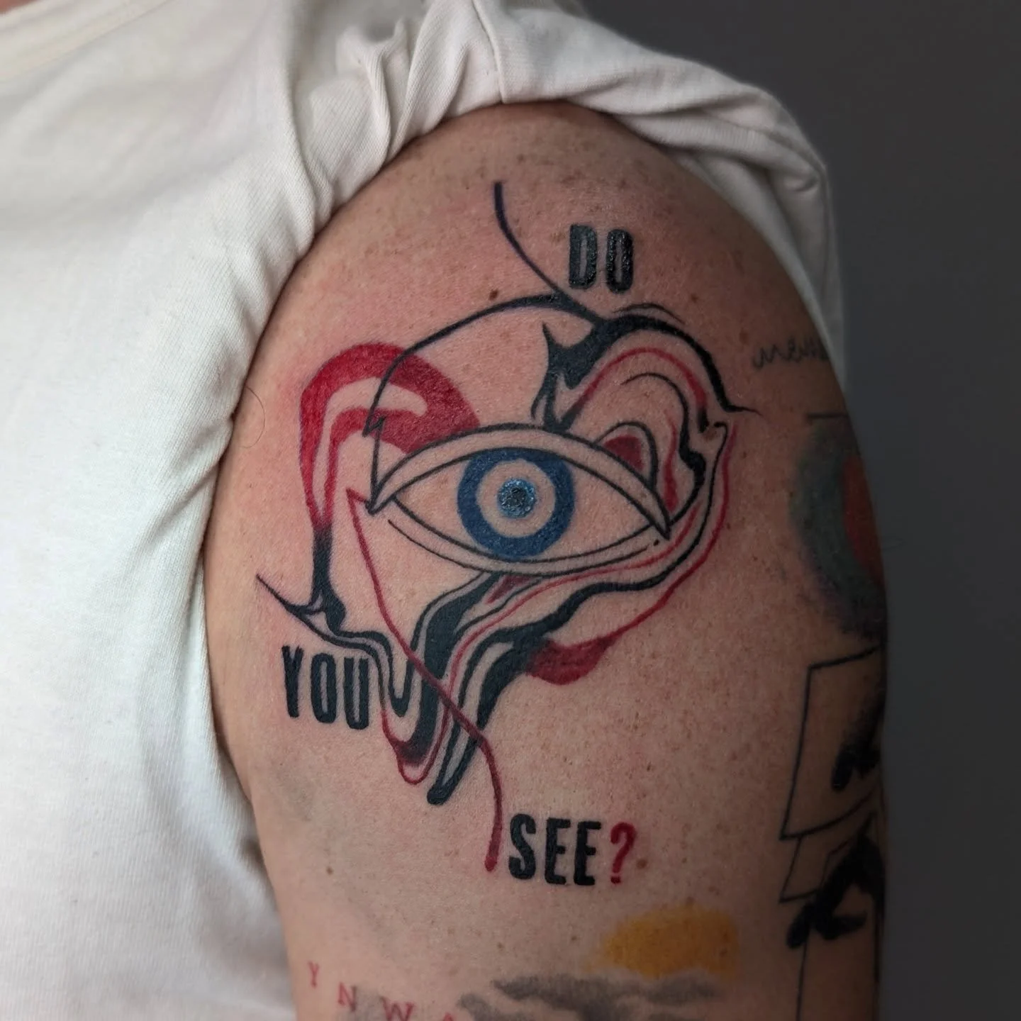 Tiny windows to the soul 👁✨. There's just something about doing eye tattoos that makes my heart warm.Here are a few recent eye tattoos in different styles,from graphic to realistic.I love how the same subject can tell a completely different story de