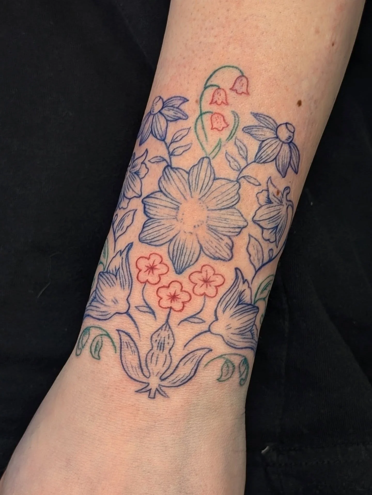 Floral decorative tattoo in color from my flash designs done on @stefi.buf . Thank you so much for choosing something from my flash designs. I still have two more designs available from this particular flash sheet. Swipe to see them. DM for informati