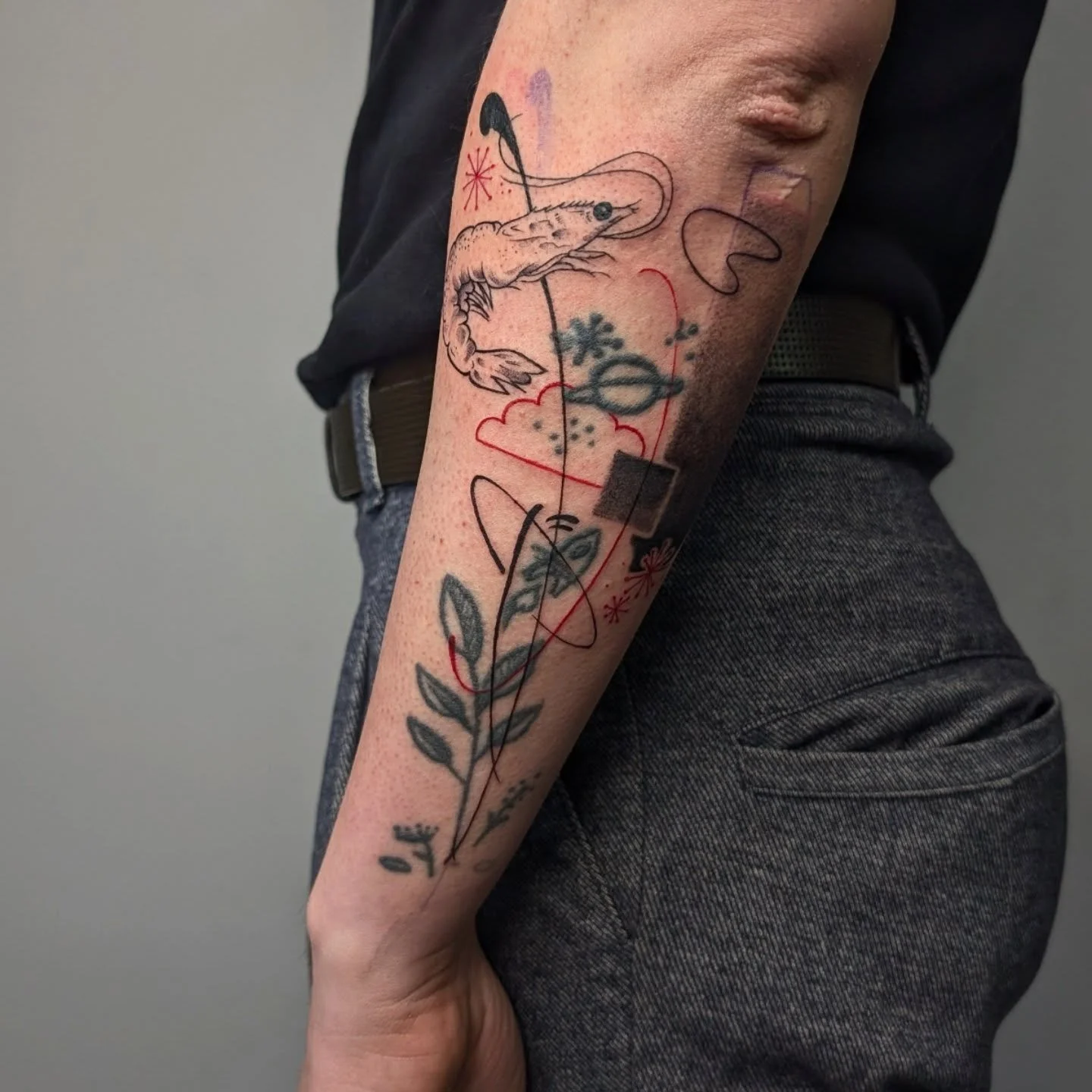 My client who is also one of my best friends wanted to blast over some older tattoos he had. We made a cool composition with mid century inspired elements. The vibe was a sketchbook collage. I really like how his new tattoos contrast to his older one