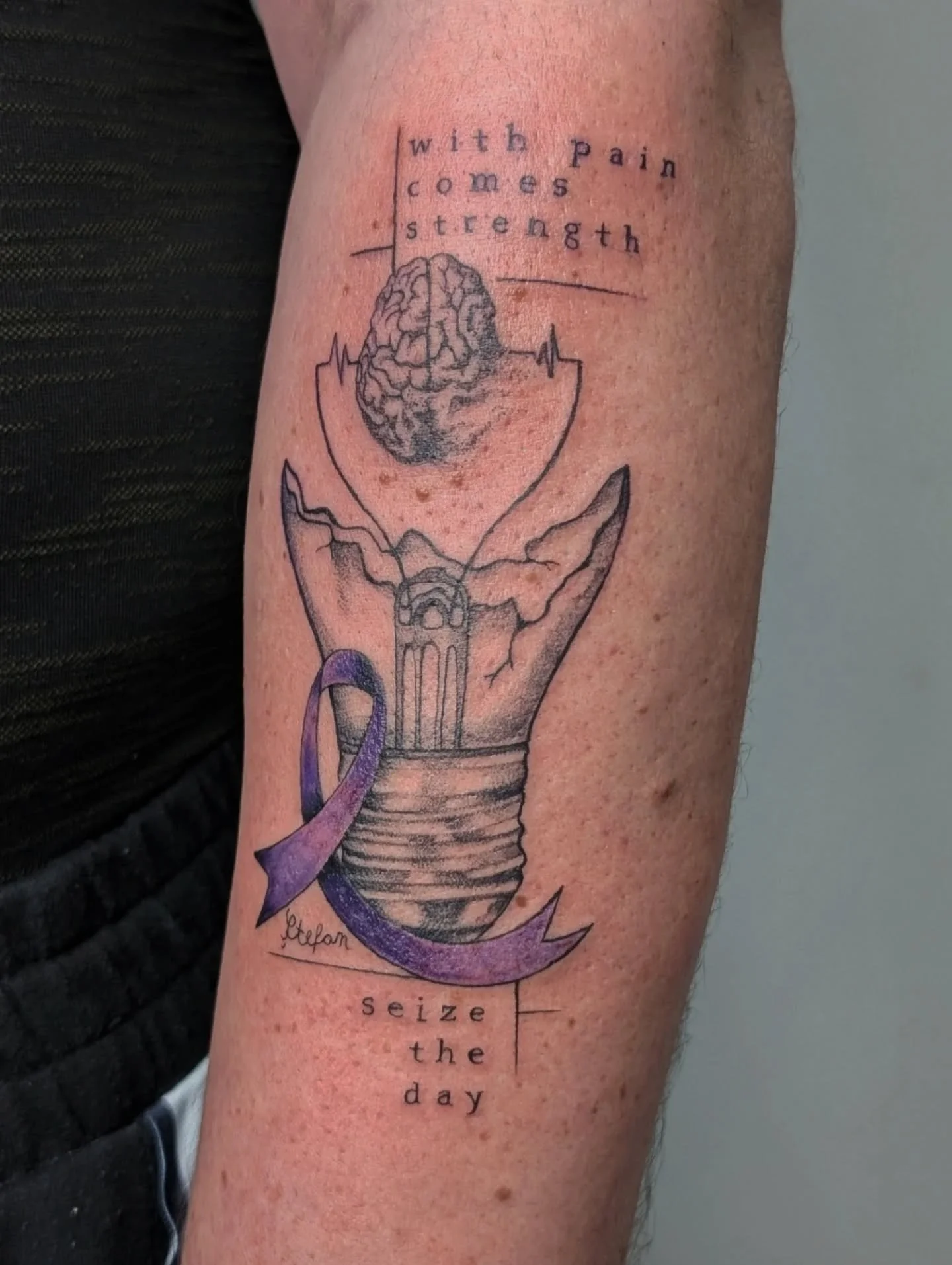 A tattoo with so much meaning done on @vladonepora.
With pain comes strength. 🧠💜
This piece carries a story of resilience, of fighting battles that aren&rsquo;t always visible.
The purple ribbon stands for epilepsy awareness, for those who live wit