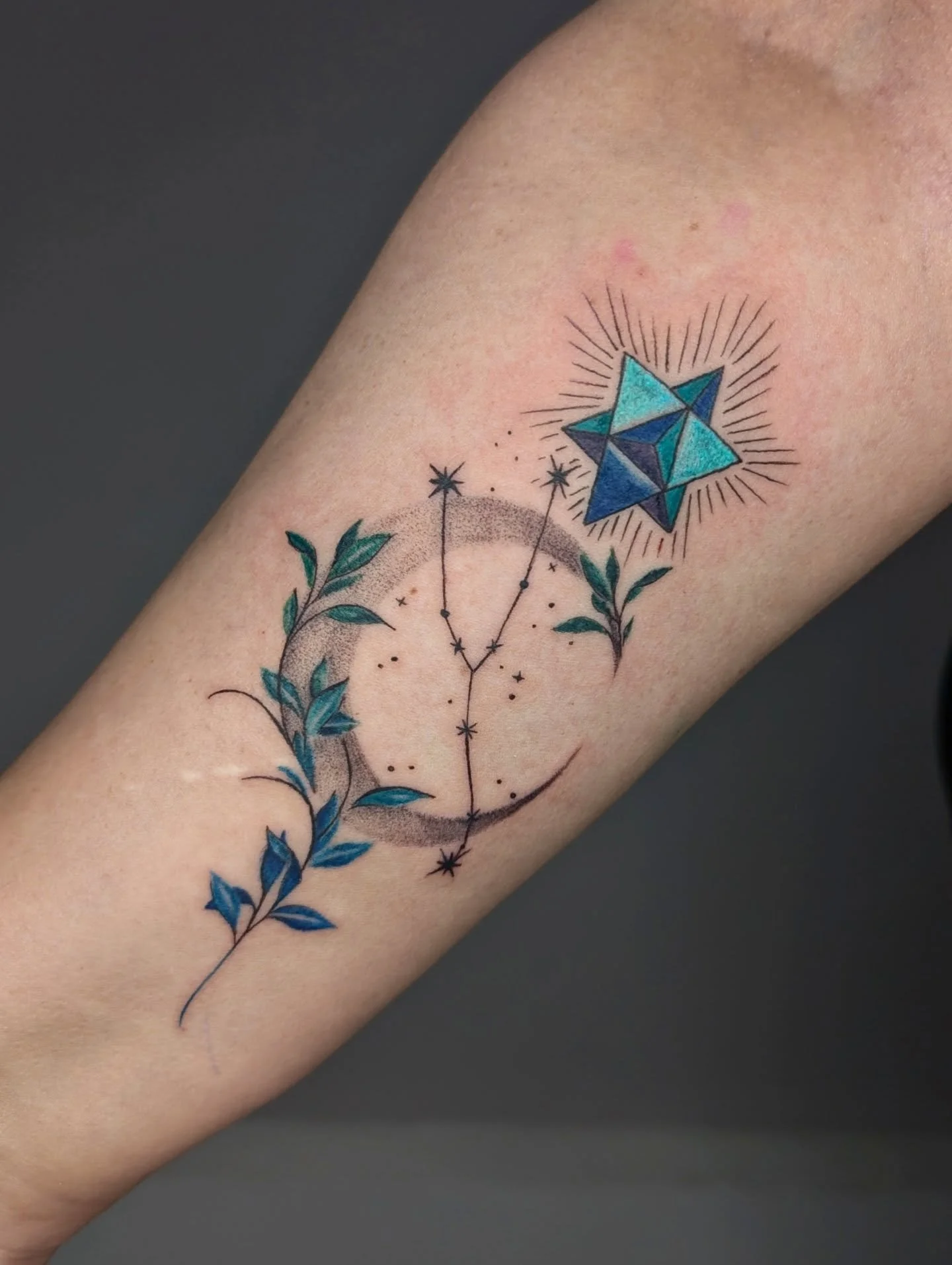 A tattoo with a lot of meaning. My client wanted to combine the moon with the Taurus constellation, some botanical elements and the Merkaba symbol which is used for spiritual protection, higher consciousness, and balance. Thank you @maria.uifalean fo