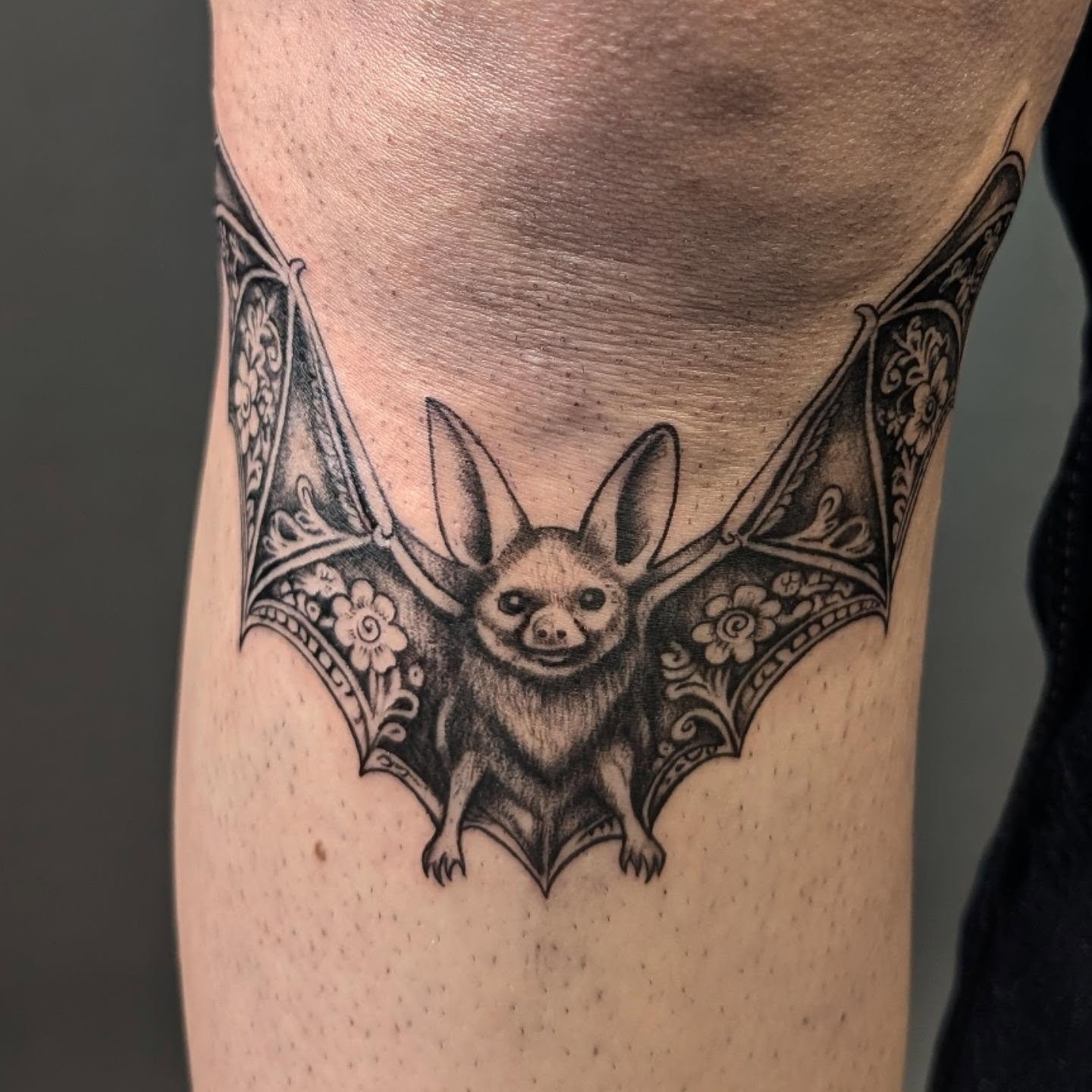 Ornamental bat from my flash done a while back for @lex.a_lex . Thank you so much for trusting me with this piece and sitting like a rock. Fun fact my client was on vacation from France and got one of my flash designs done while she was here. I am ho