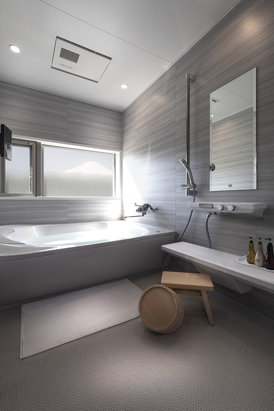 Suite Bathroom.jpg