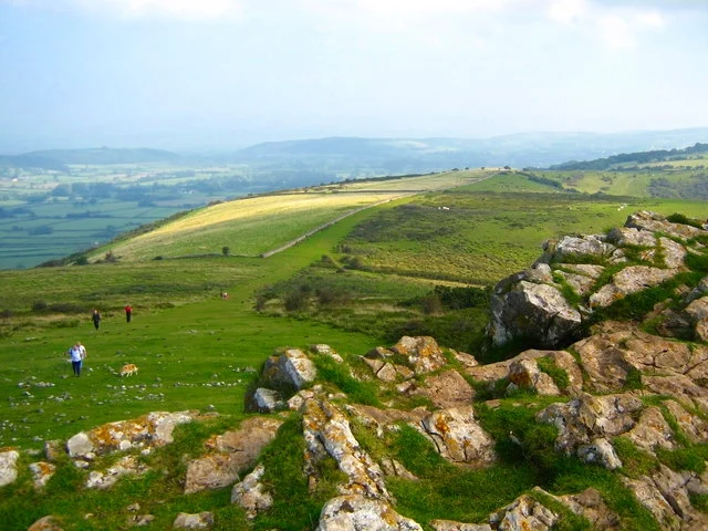 Crook_Peak_towards_Compton_Hill.jpg