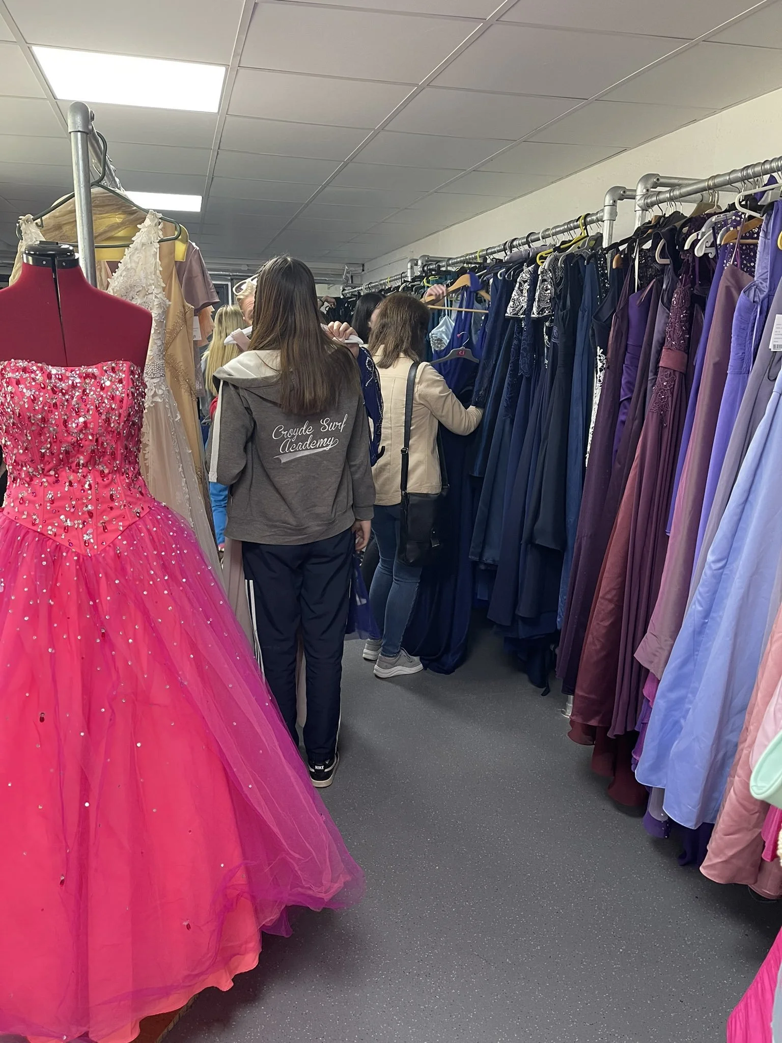 Preloved Prom - OPENING TIMES