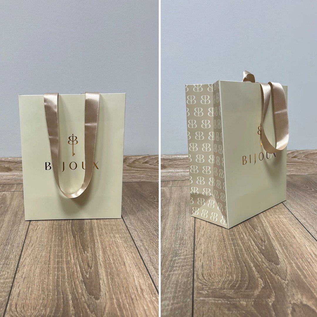 So gorgeous and the brides love them!🤩 @bijoux_bridal have just reordered more of these so stylish bags with gold foiling and satin ribbon 😍

We can help with every aspect of your stationary and branded materials for your boutique 💗

With decades 