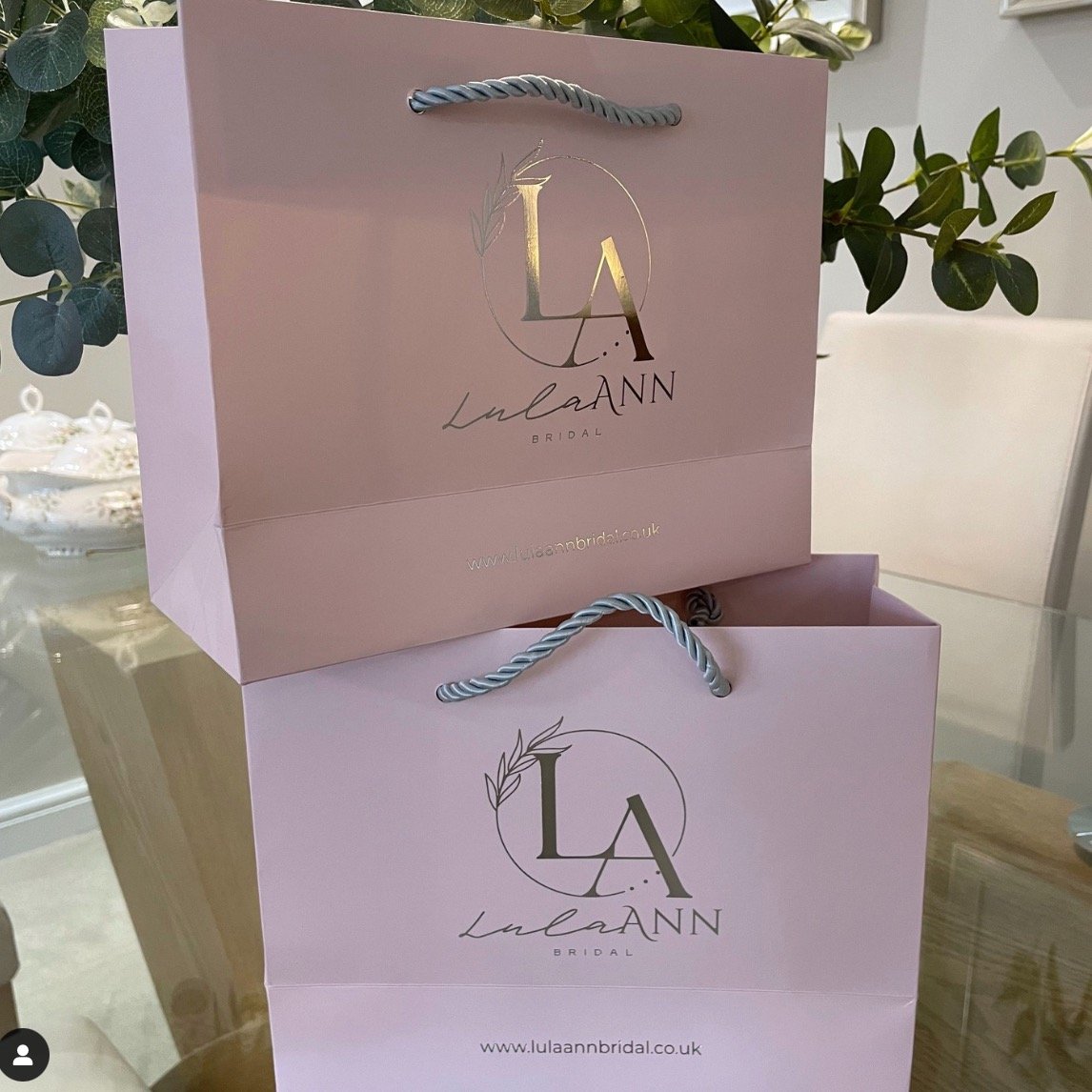 Such a beautiful combination of soft pink and silver foiling..we love these for @lulaannbridal so stylish with silver rope handles 😍

We can help with every aspect of your stationary and branded materials for your boutique 💗

With decades of experi