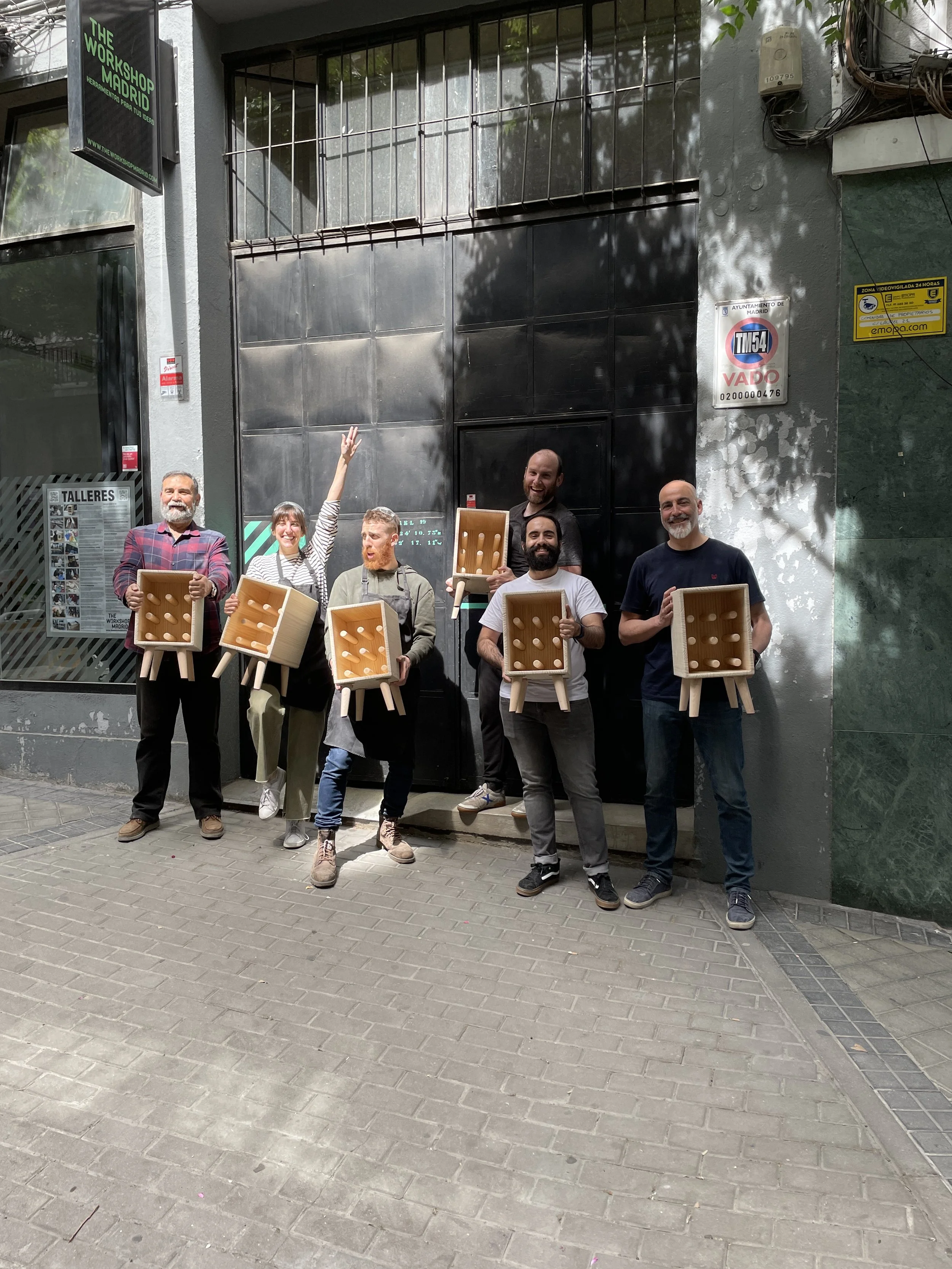 Formación y cursos: Taller botellero flotante - Introducción a la ebanisteria con maquinaria.