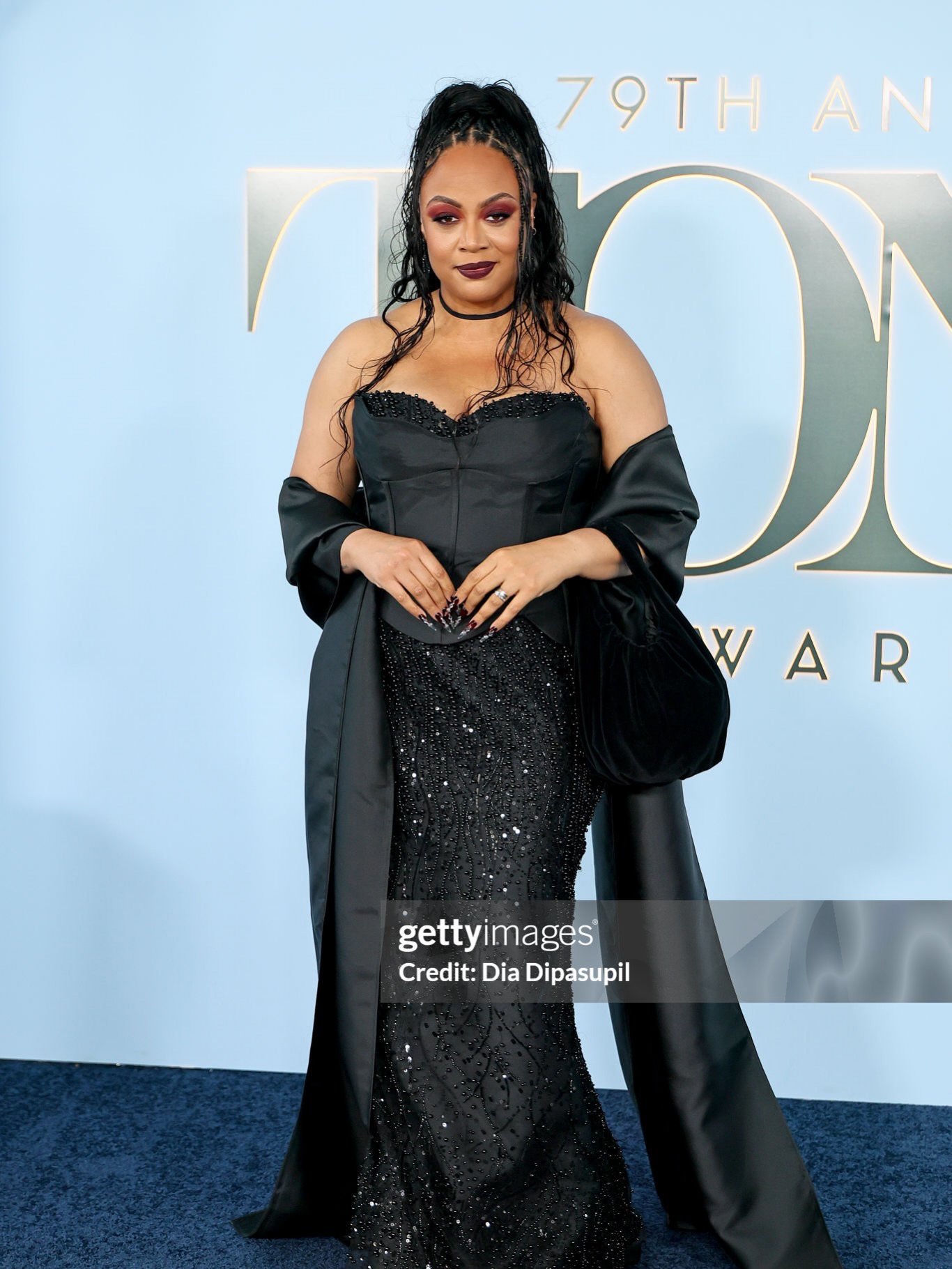 I promise you everything will become clear 🌟

A huge thank you to @sofitelnyc for having me as your guest at the 79th Annual Tony Awards ✨ [invited]

Glam: @inherbeautyllc 
Hair: @jamilahbeautystudio 
Nails: @lexi_nails_spa 
Gown: @newyorkdress 
Bag