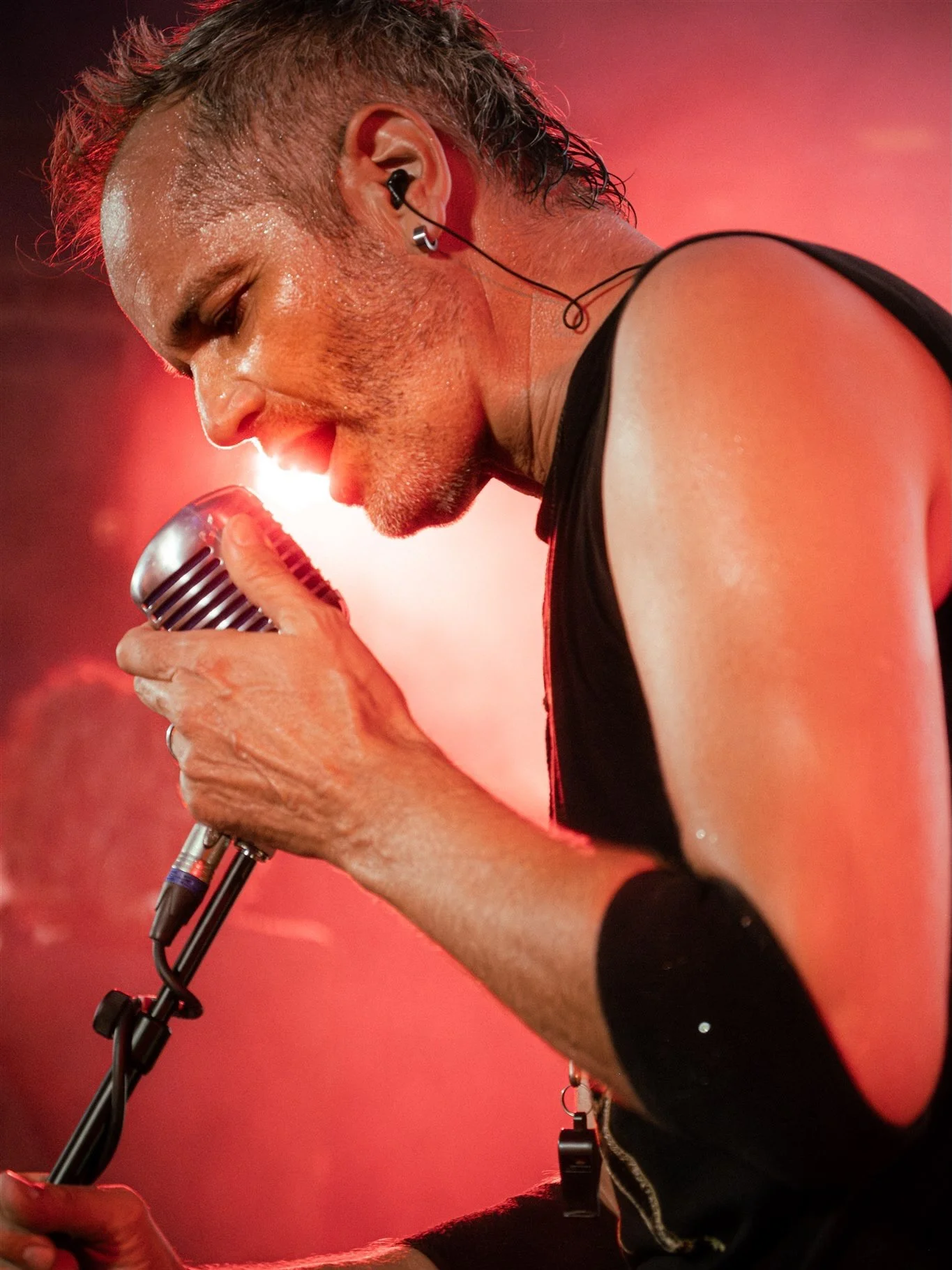 ROCK N&rsquo; DRUMS. Autre concert photographi&eacute;, autre claque musicale et visuelle avec @houba.rockndrums au @queyrockfestival ! Un groupe &eacute;nergie incroyablement communicative !
.
.
.
.
#festivalseason #livemusic #drums #revueepic #fuji