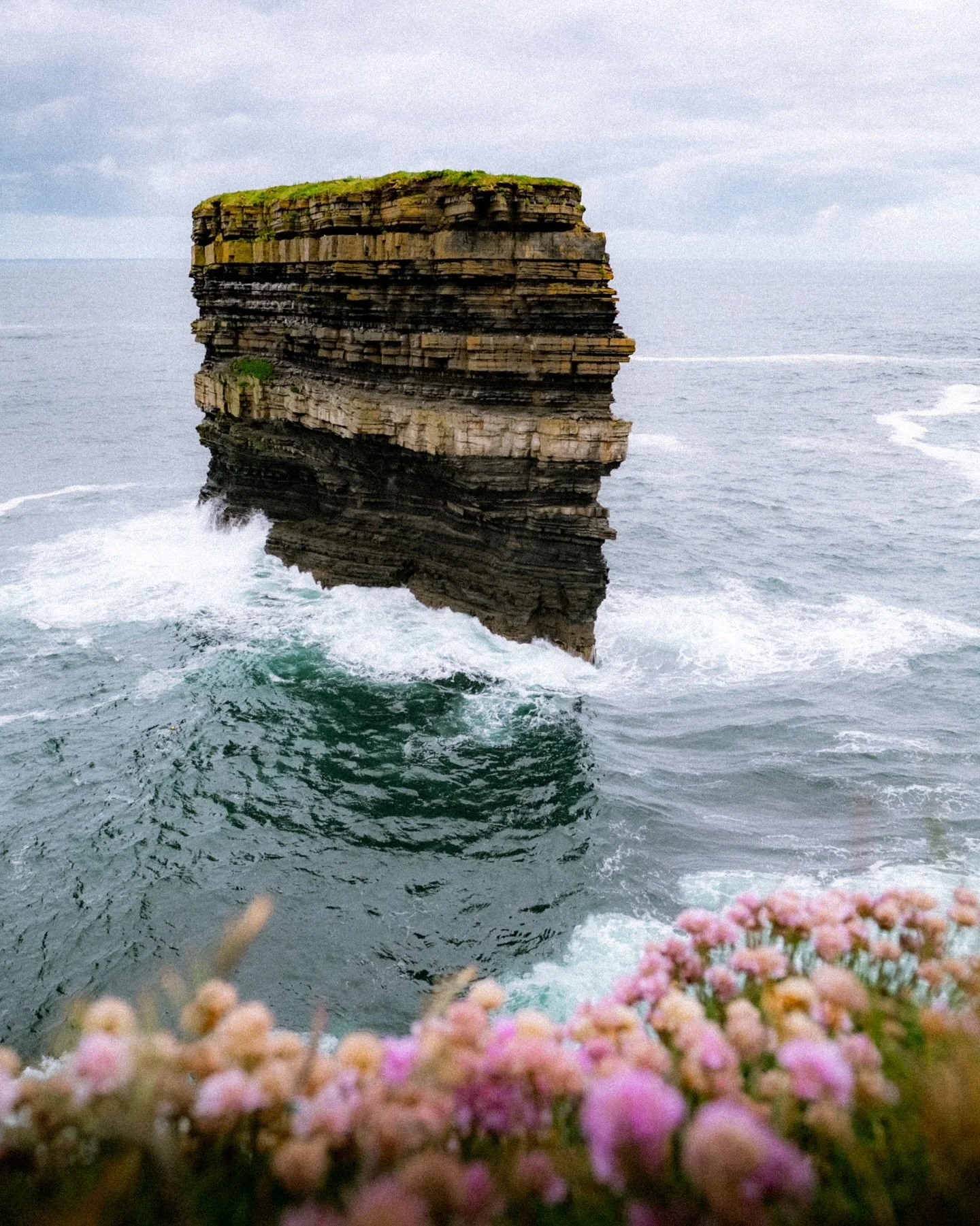 🇫🇷/🇬🇧
3 ANS JOUR POUR JOUR. C&rsquo;est le 27 ao&ucirc;t 2022 que nous sommes arriv&eacute;s sur les c&ocirc;tes irlandaises apr&egrave;s un doux p&eacute;riple en bateau depuis Roscoff en Bretagne. Les deux ann&eacute;es pass&eacute;es &agrave; 