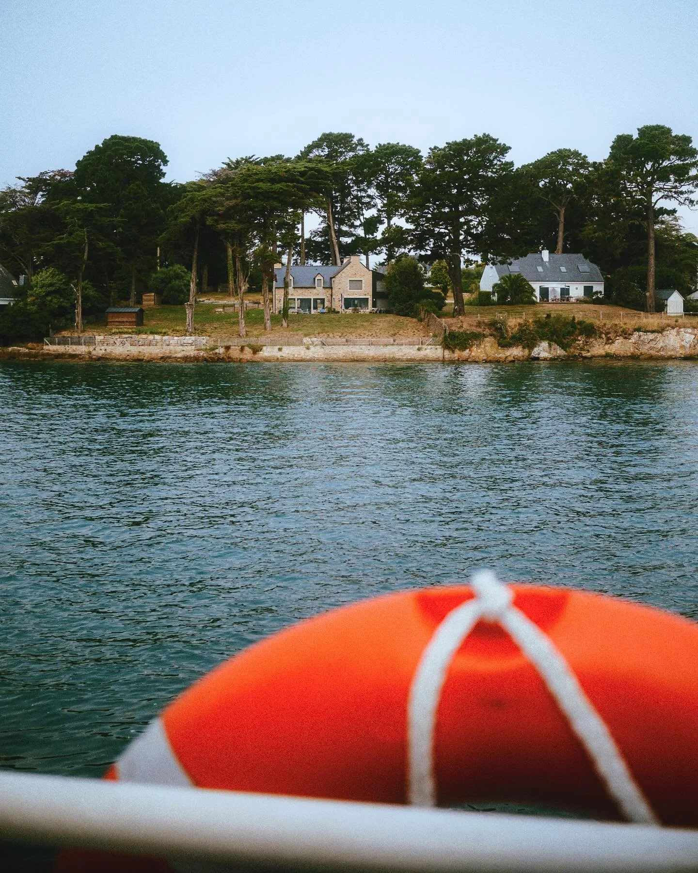 🇫🇷/🇬🇧
SOUVENIRS D&rsquo;&Eacute;T&Eacute; 001. Travers&eacute;e du golfe. 
.
SUMMER MEMORIES 001. Crossing the gulf. 
.
📸: @fujifilmfrance X-T3 + #ttartisan27mmf28 
.
.
#cinematiclook #fujifilmxt3 #kodaklosers #theanalogclub #fierdemonfuji #trav