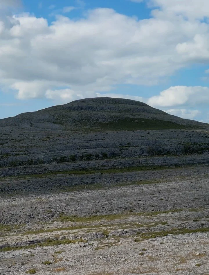 🇮🇪/🇫🇷
IRISH ROAD TRIP 01. One of the trips I&rsquo;m planning to take in 2026 is going back to Ireland, probably in April. This prospect made me want to take a look at the photos of my final Irish road trip in 2024, and finally edit the photos an